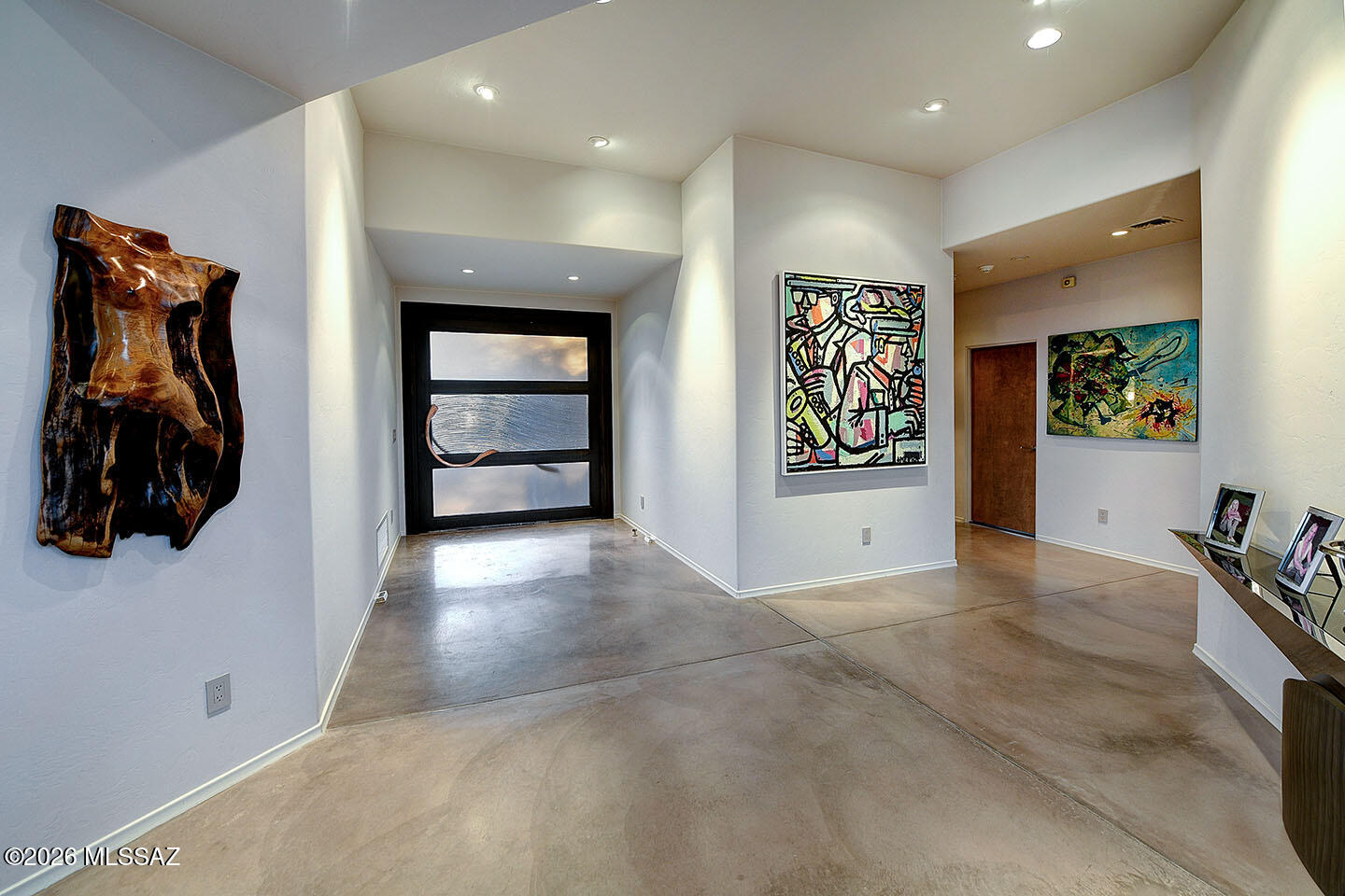 2004 E Desert Garden Drive