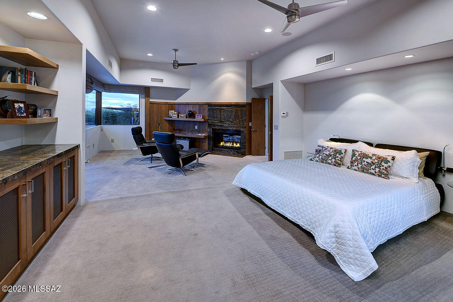 2004 E Desert Garden Drive