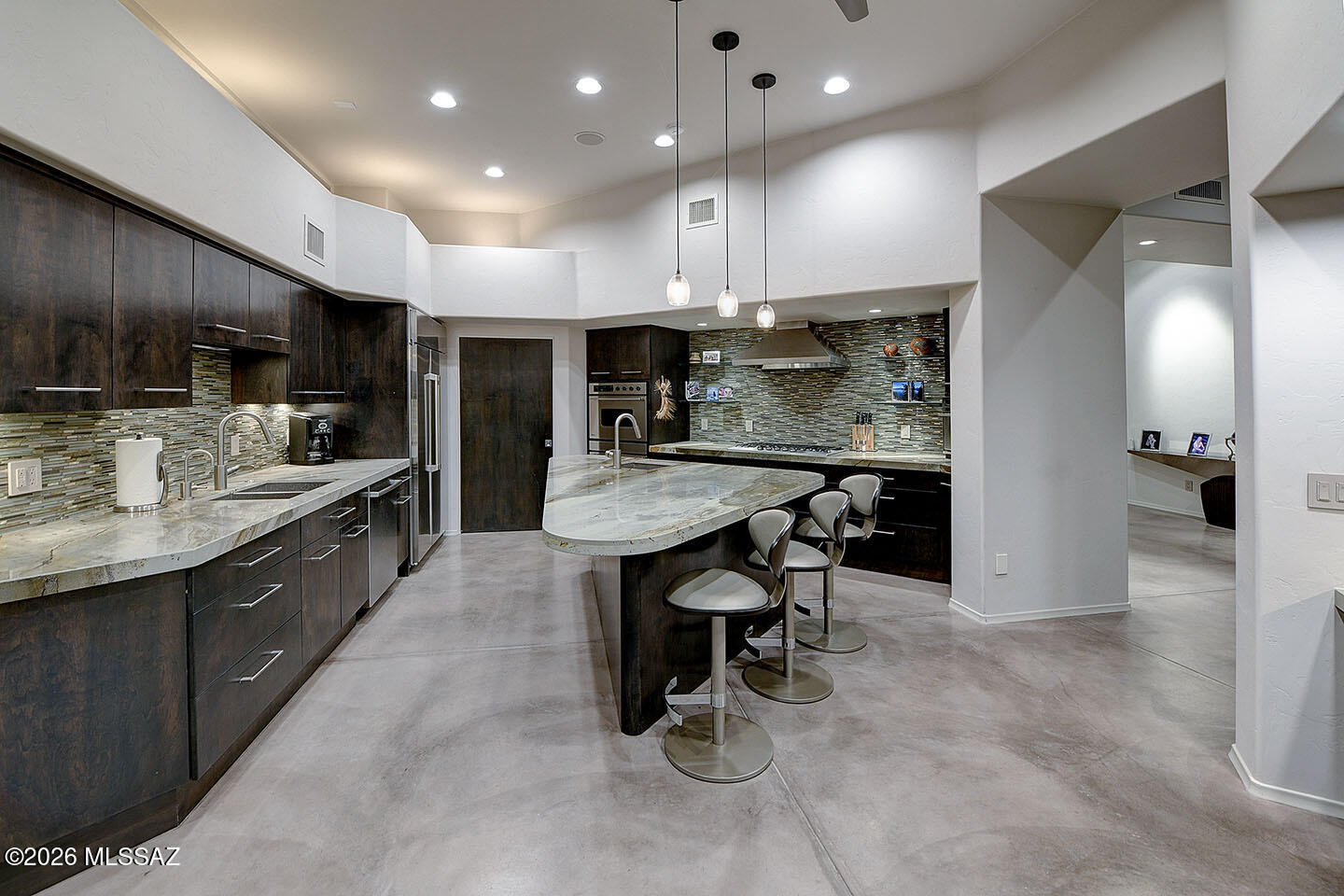 2004 E Desert Garden Drive