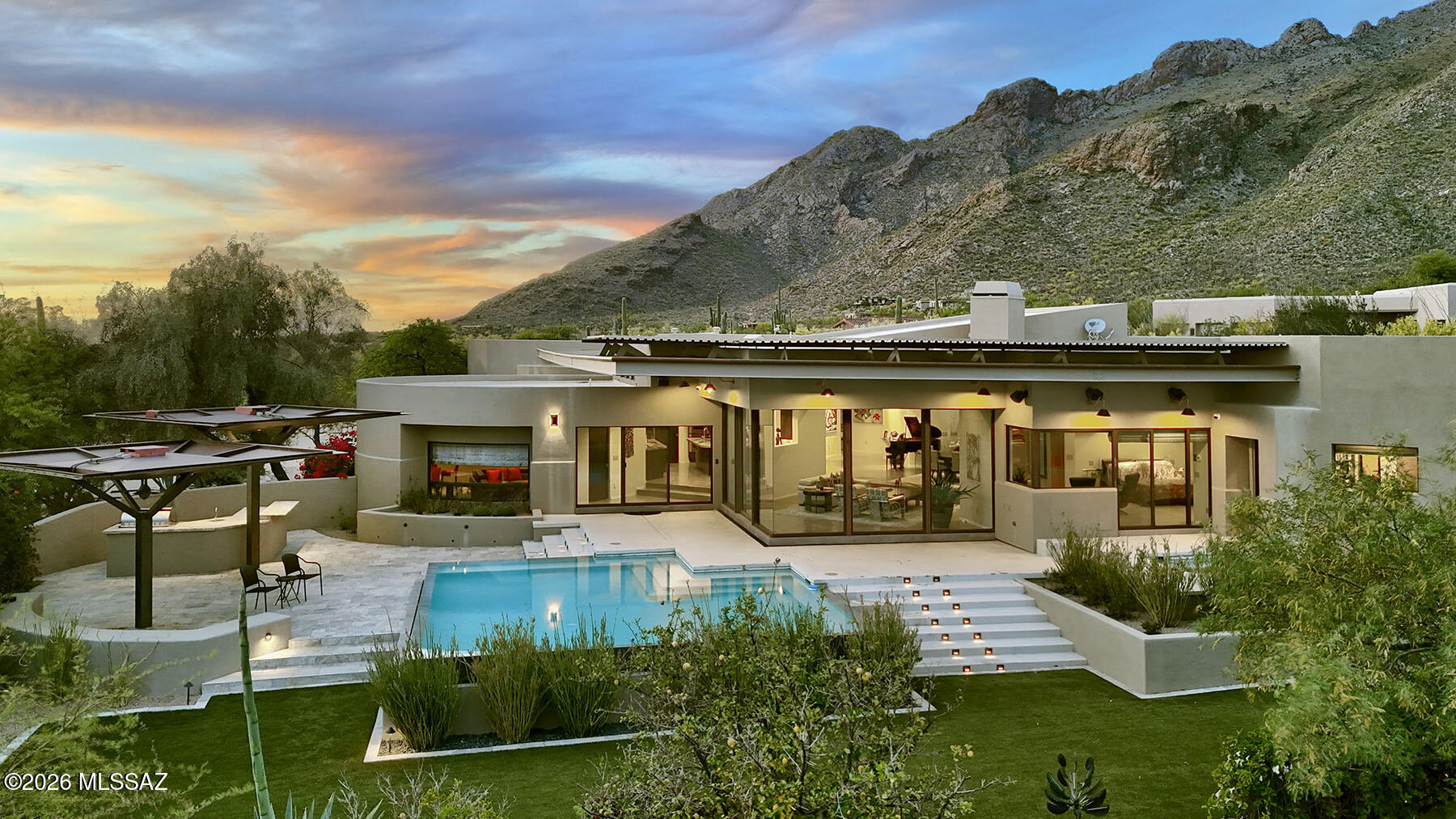 2004 E Desert Garden Drive