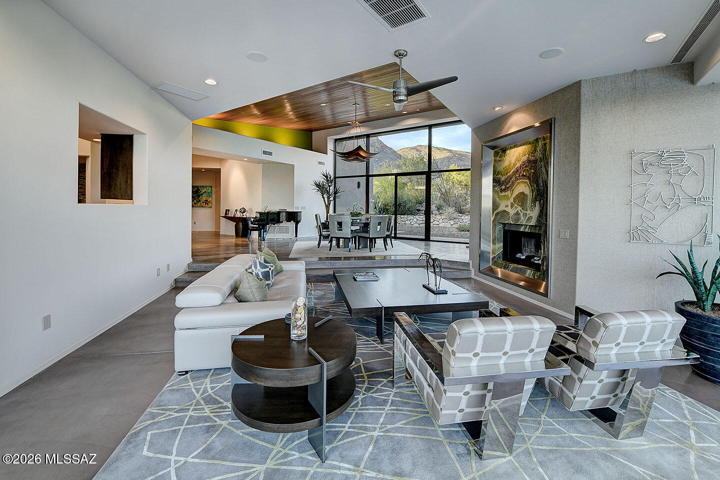 2004 E Desert Garden Drive