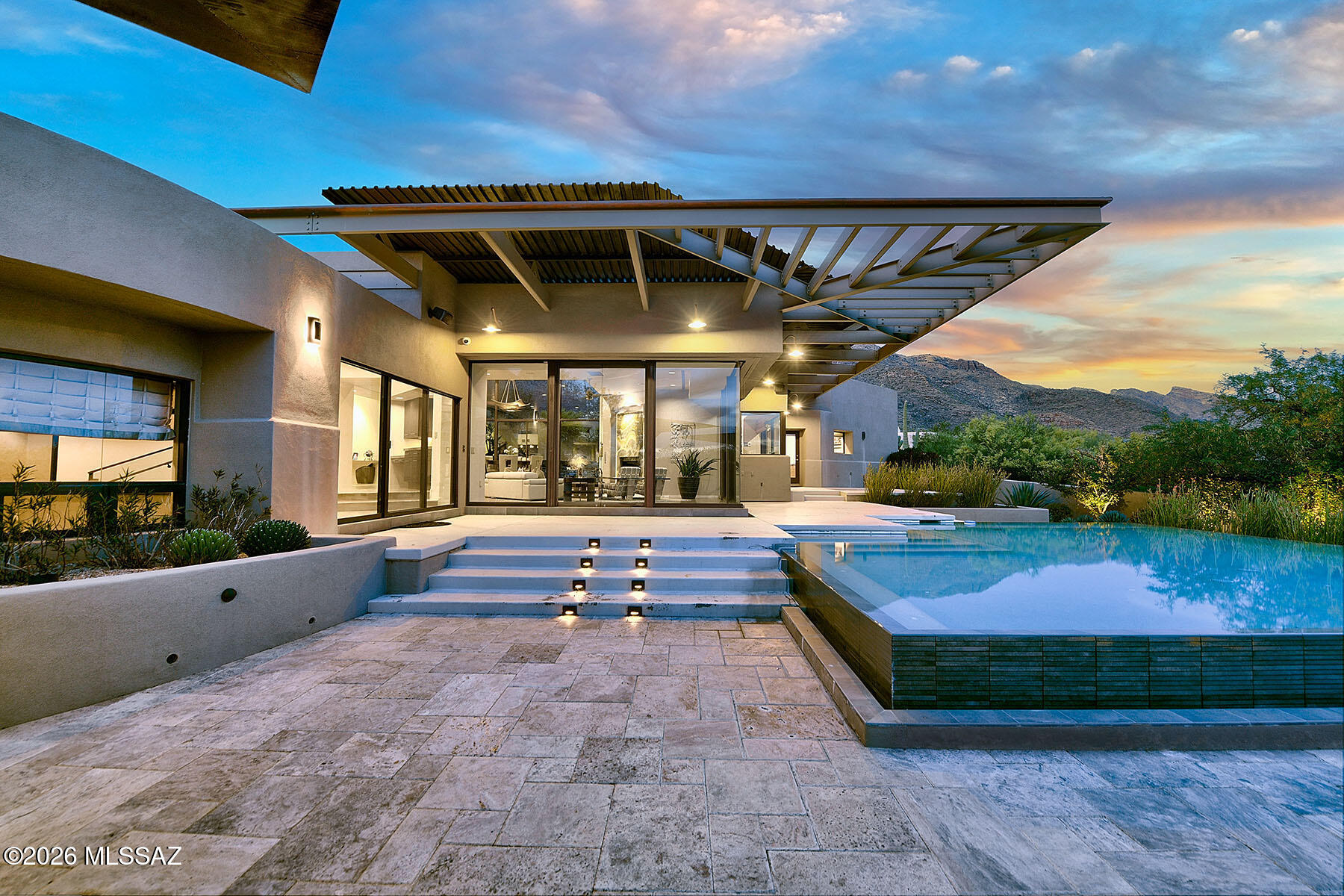 2004 E Desert Garden Drive