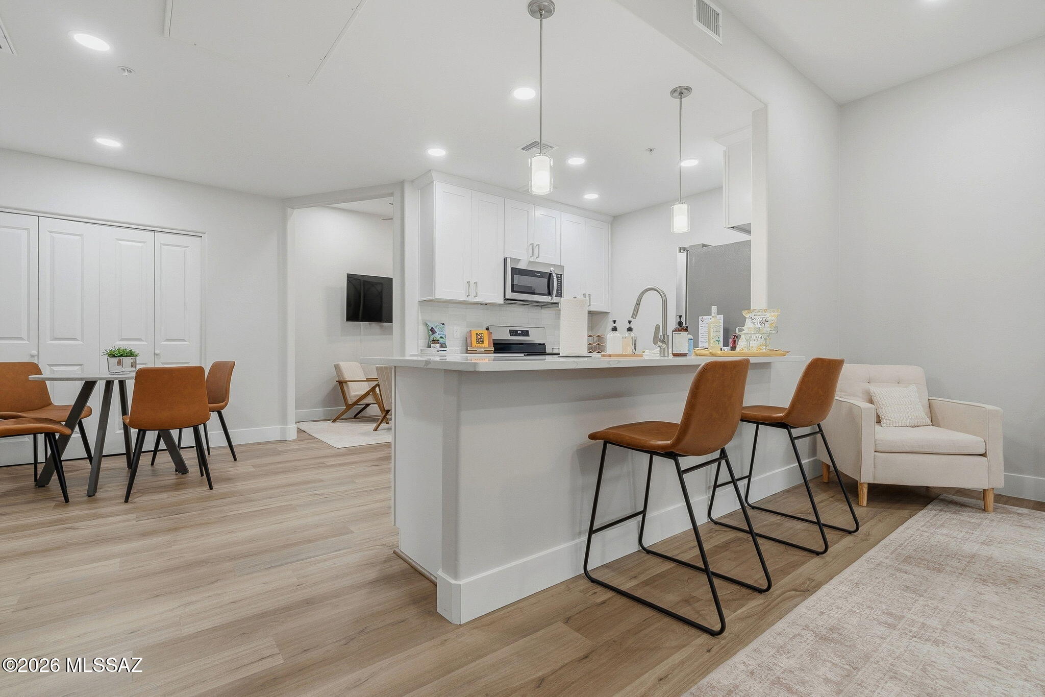 2020 E River Road 101