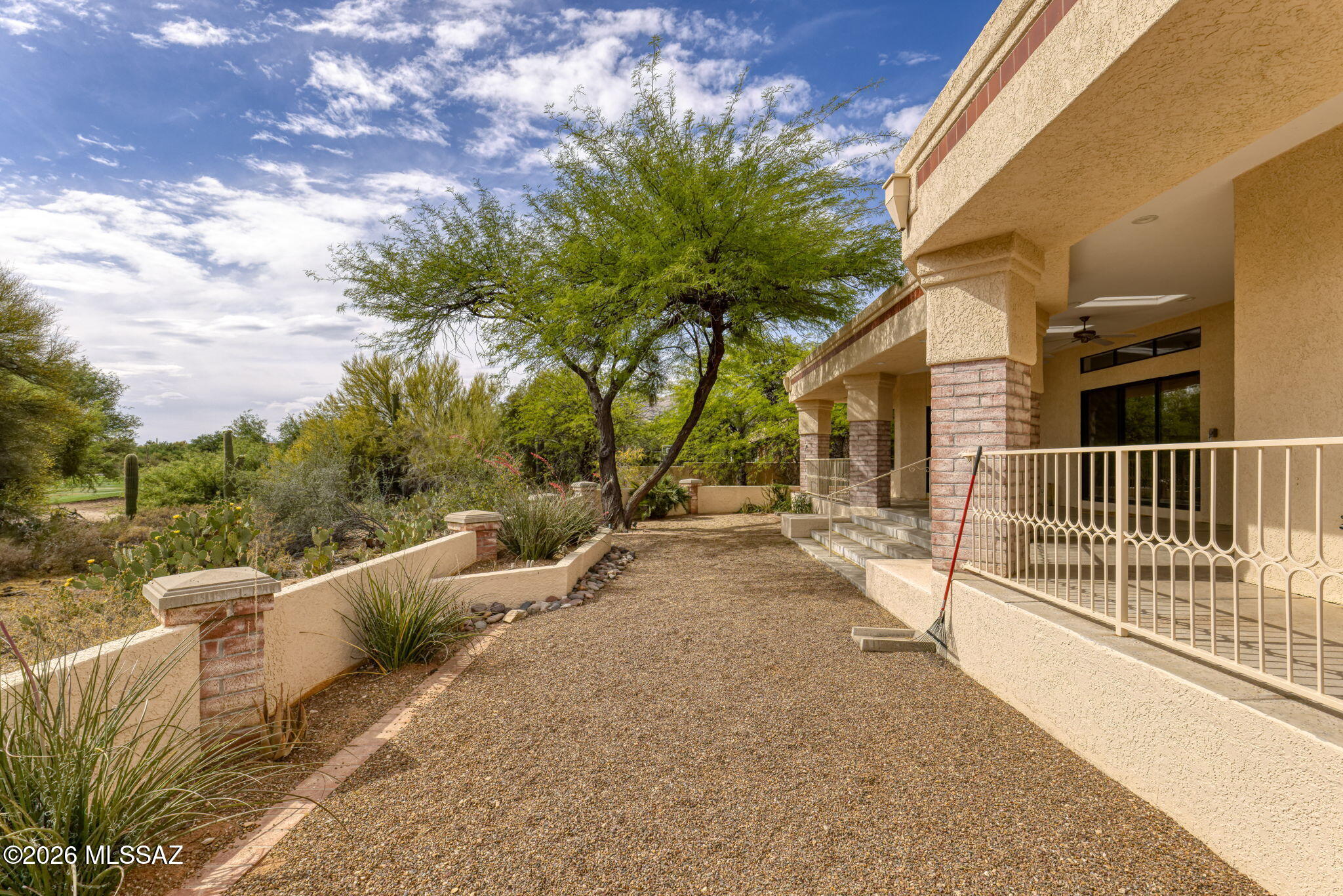 6211 N Via Acacia