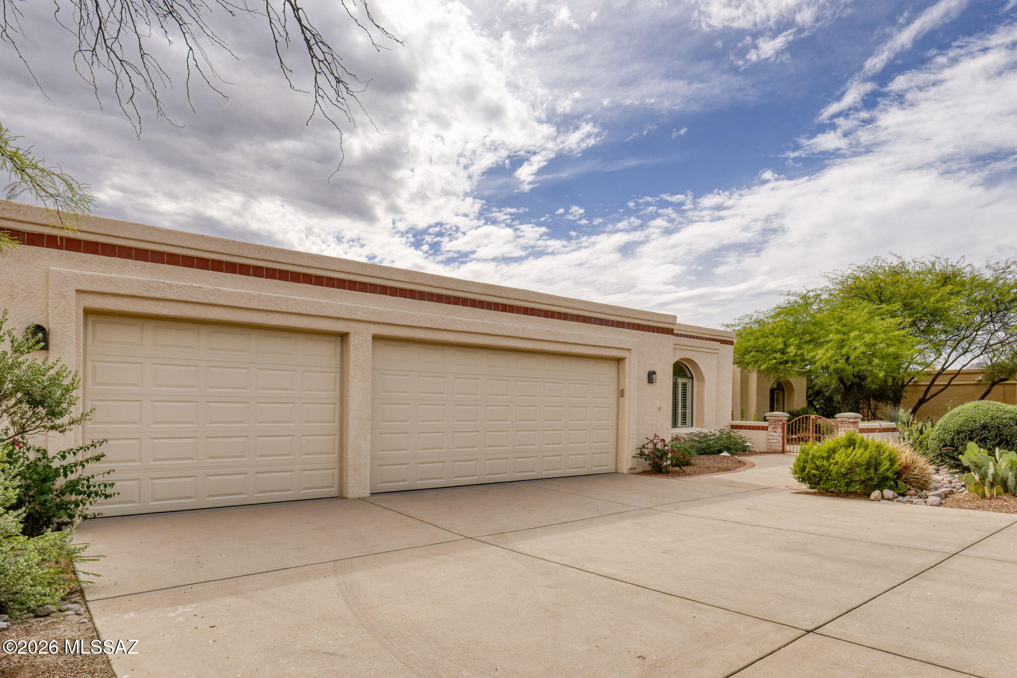 6211 N Via Acacia