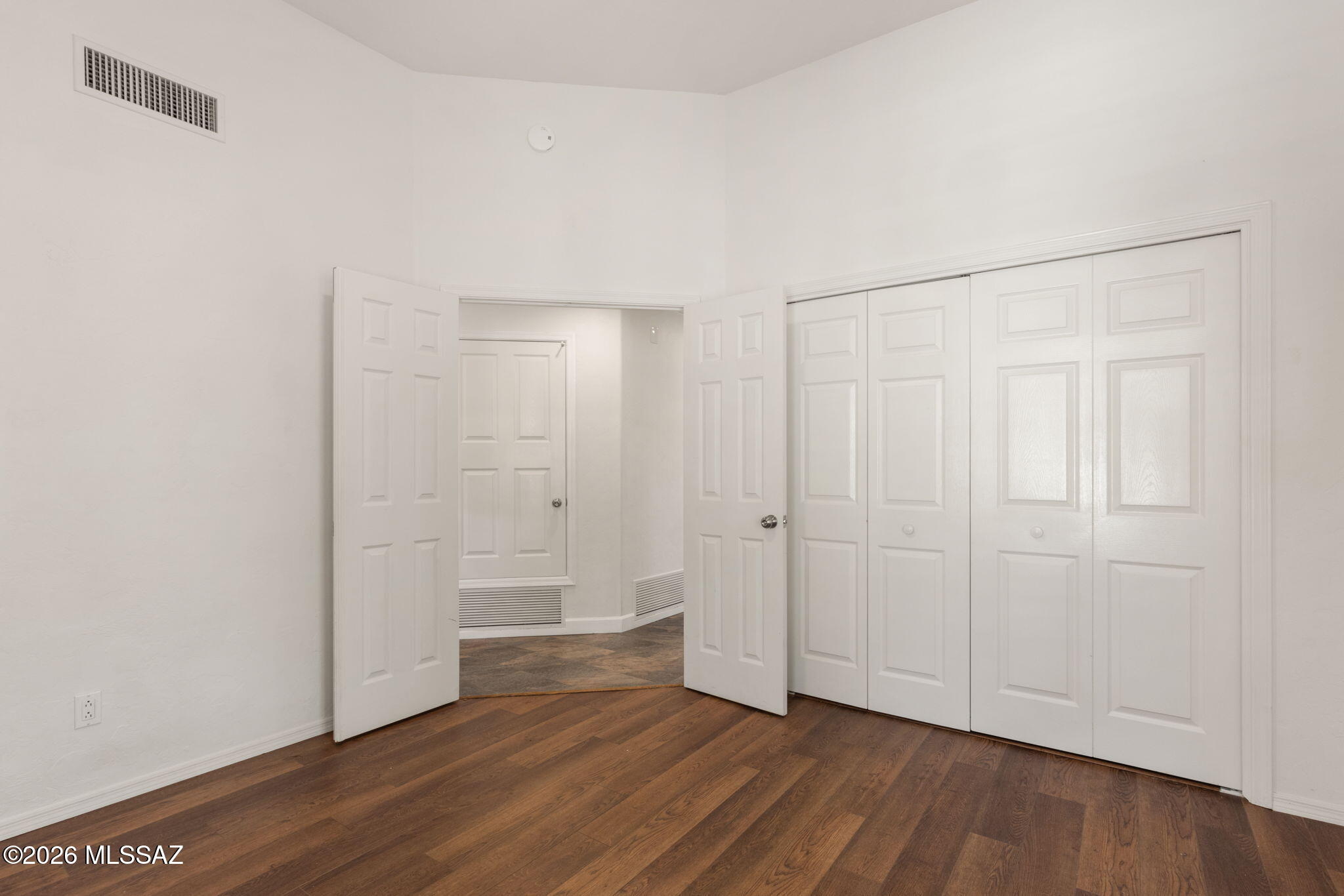 6211 N Via Acacia