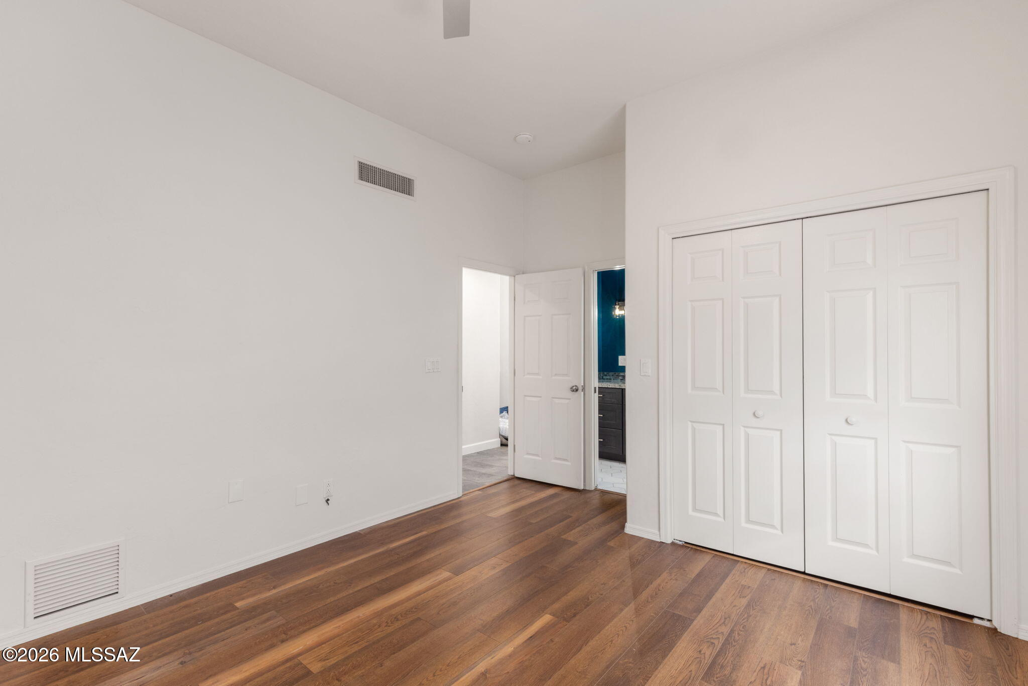 6211 N Via Acacia