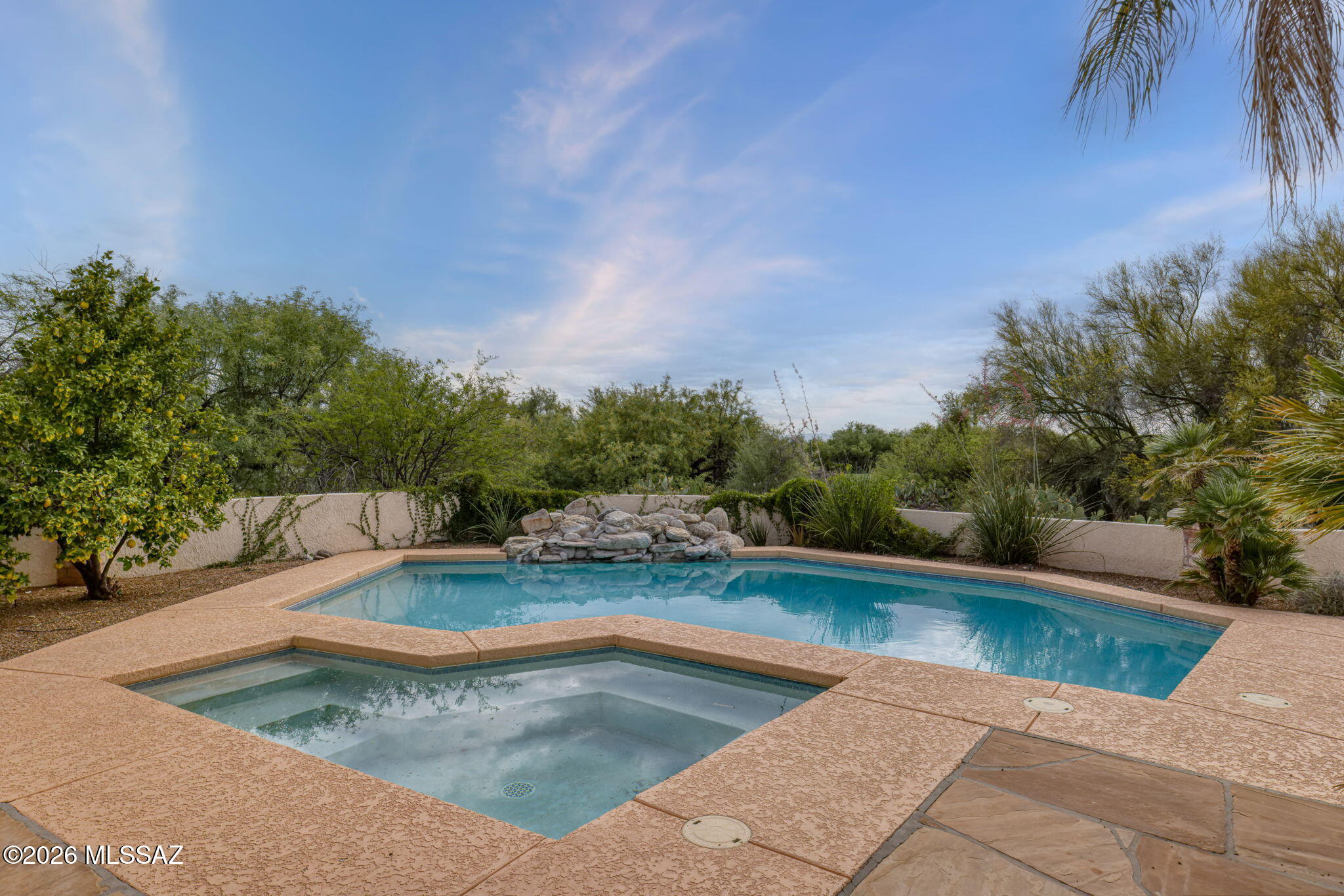 6211 N Via Acacia