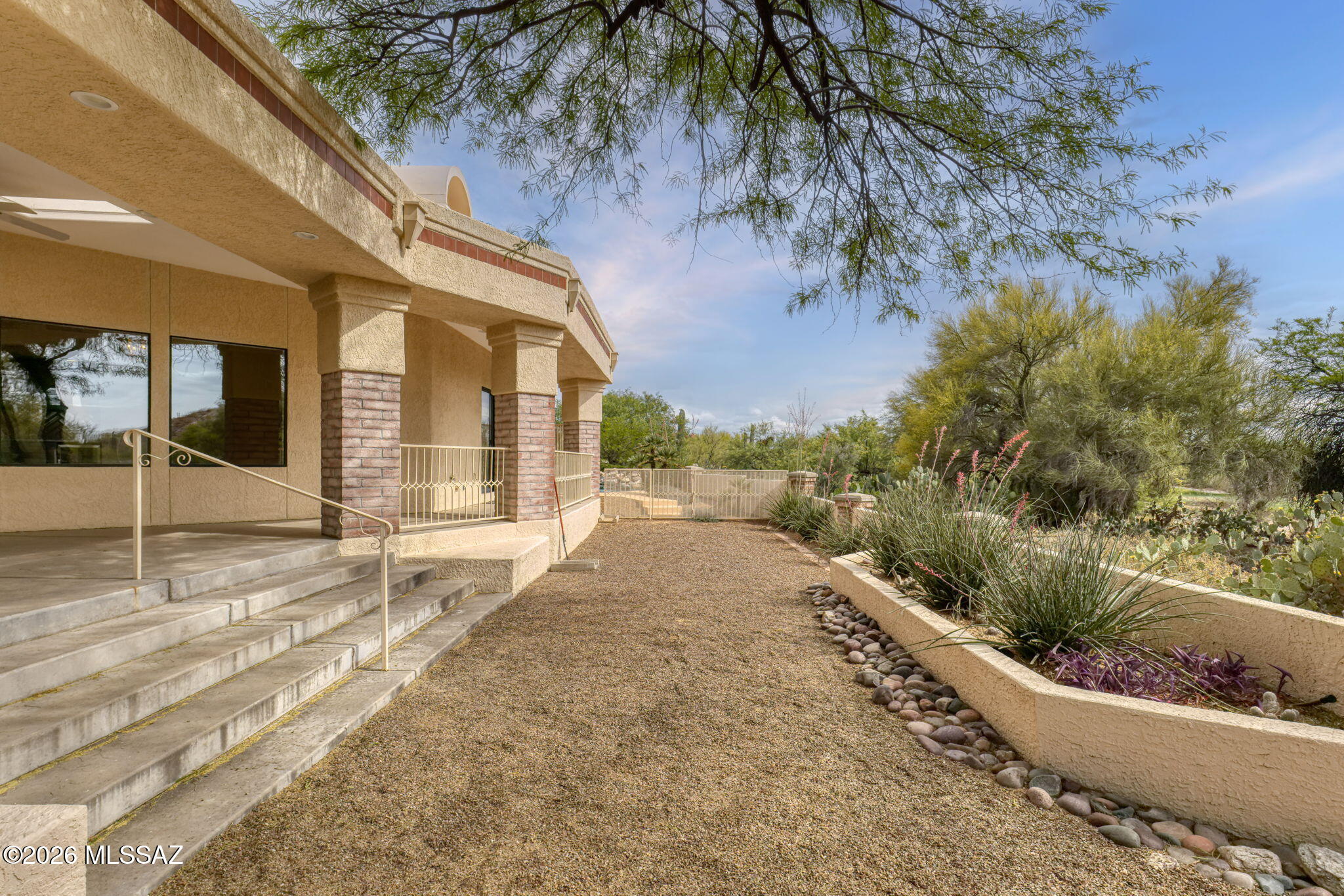 6211 N Via Acacia