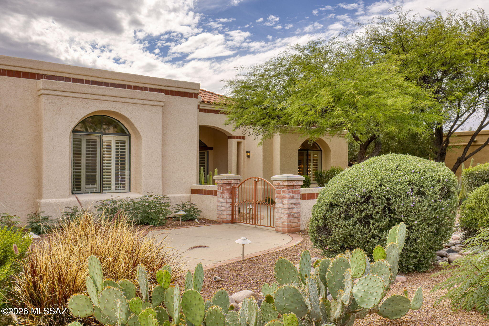 6211 N Via Acacia