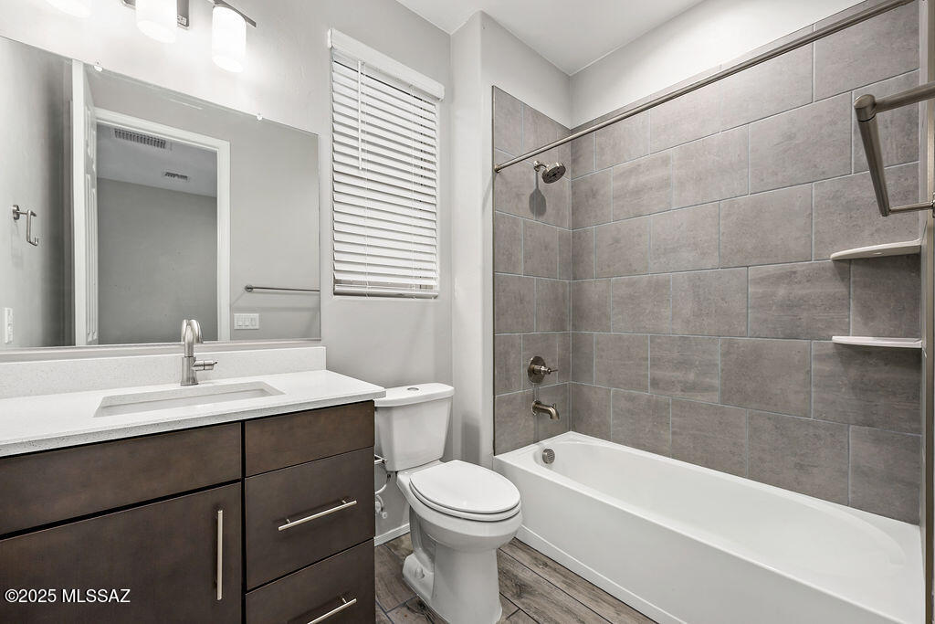 1006 W Calle Monte Lindo