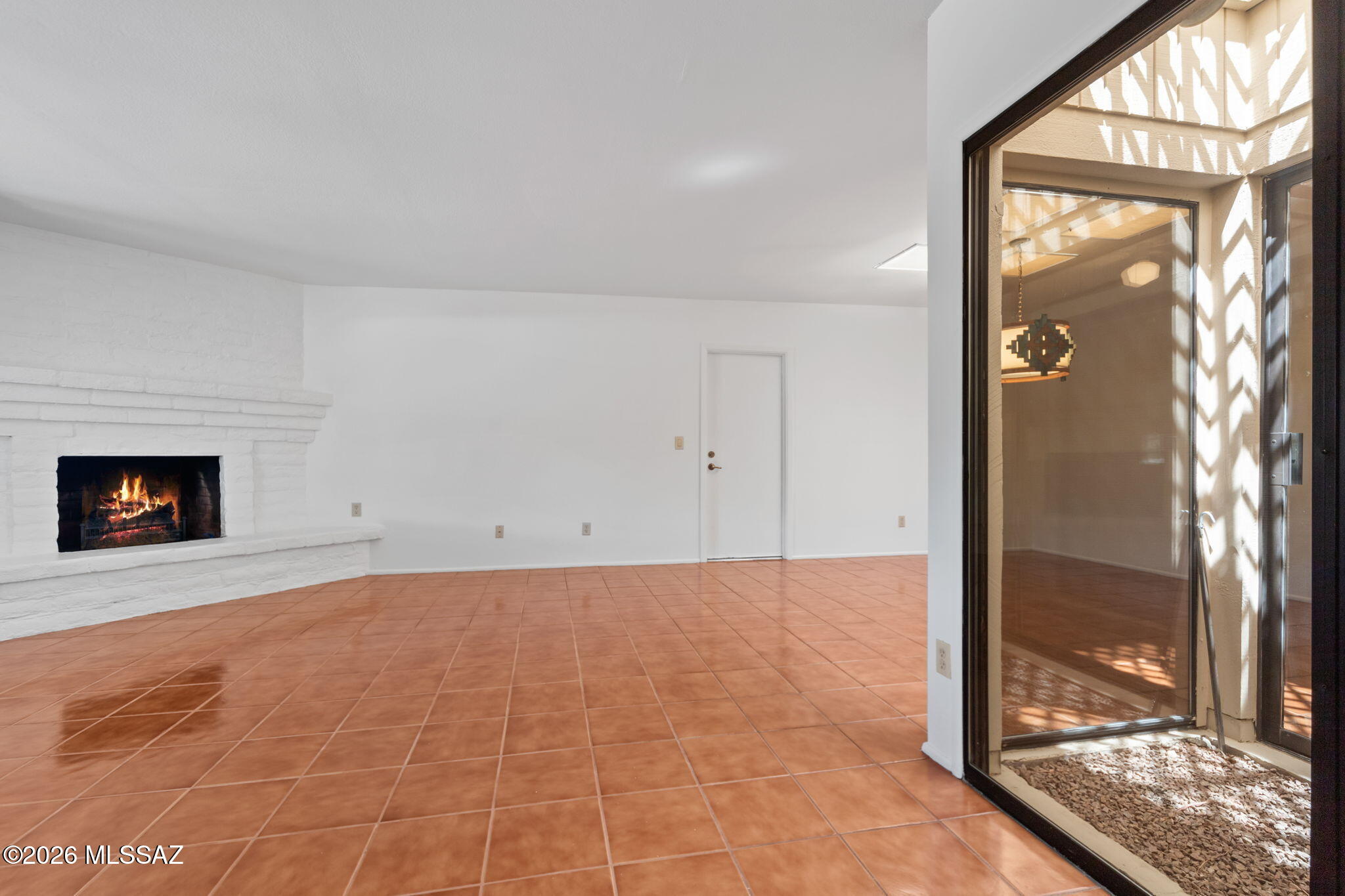 5406 N Camino De Las Brisas