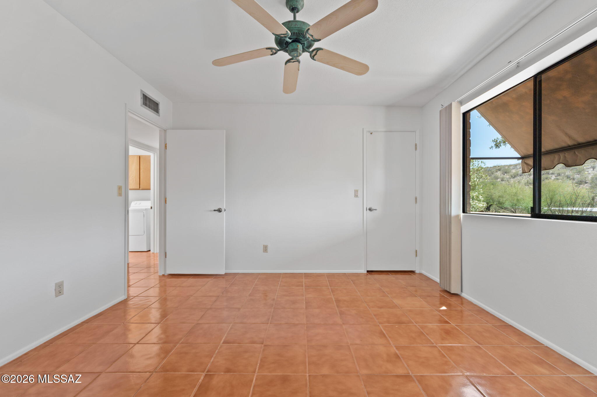 5406 N Camino De Las Brisas