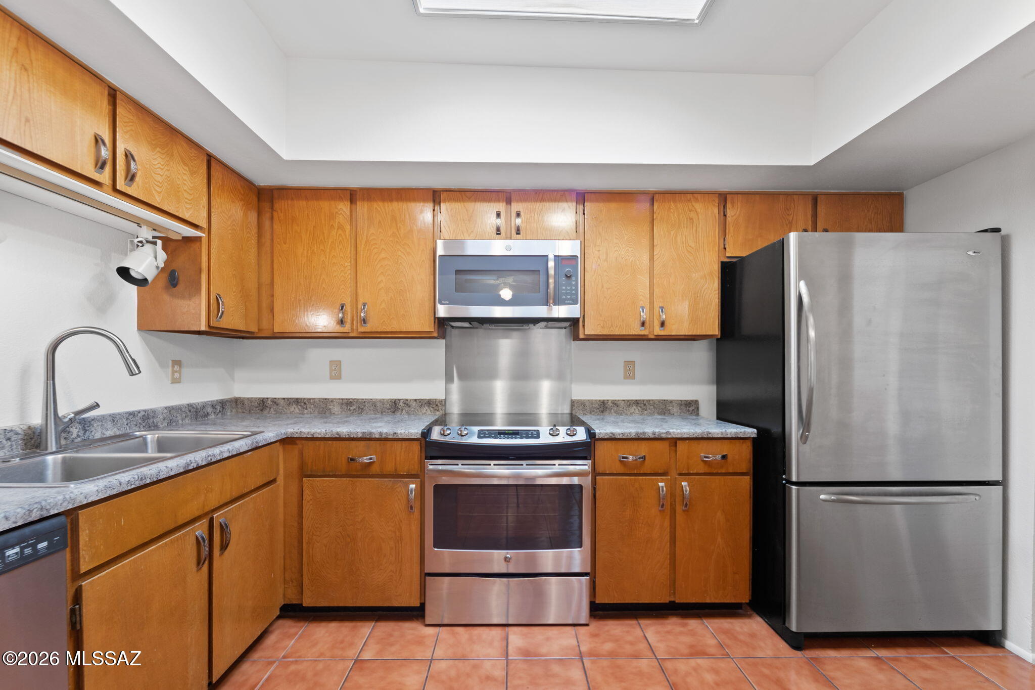 5406 N Camino De Las Brisas