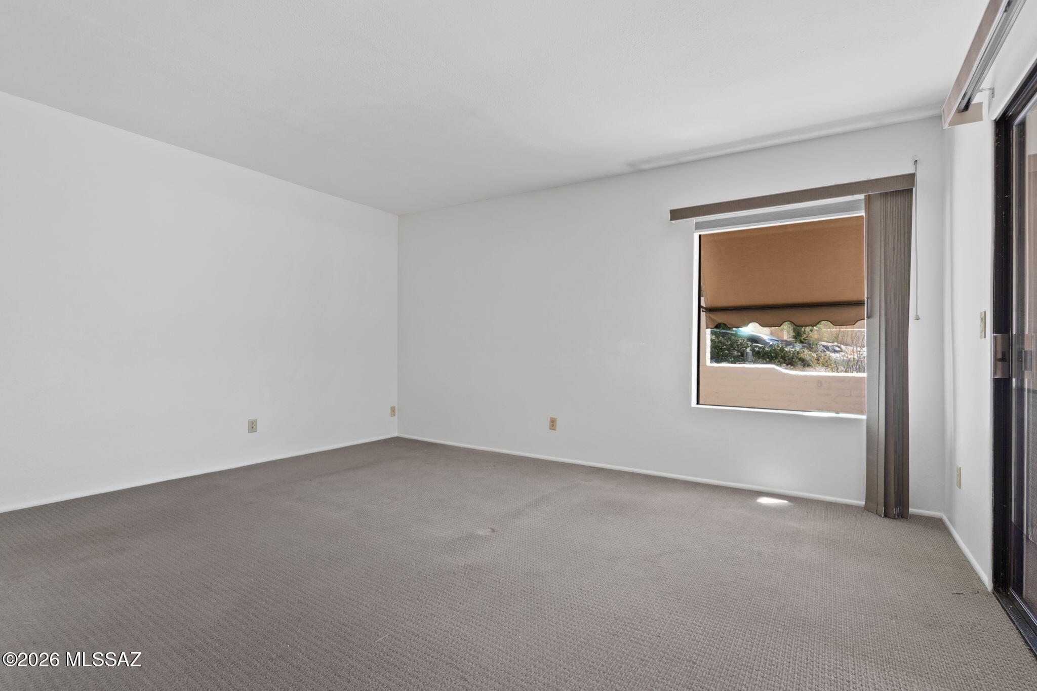 5406 N Camino De Las Brisas