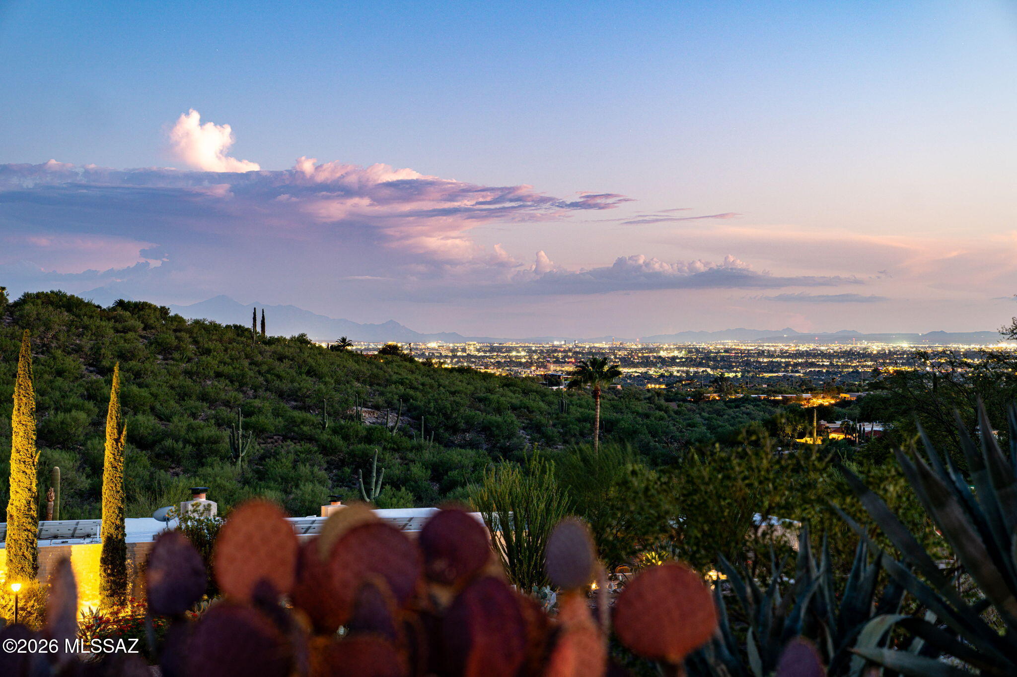 5406 N Camino De Las Brisas