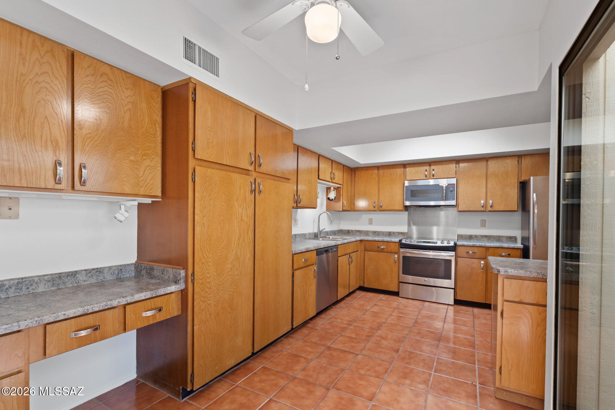 5406 N Camino De Las Brisas