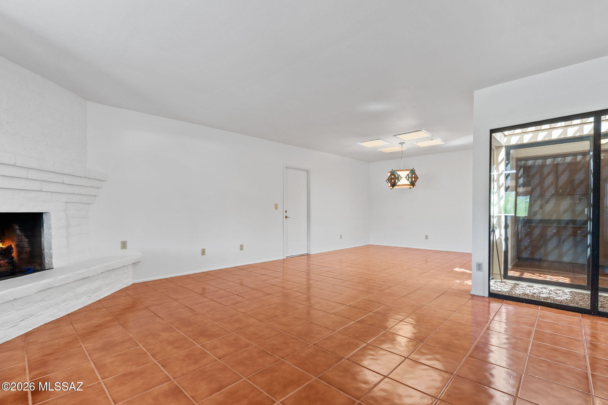 5406 N Camino De Las Brisas