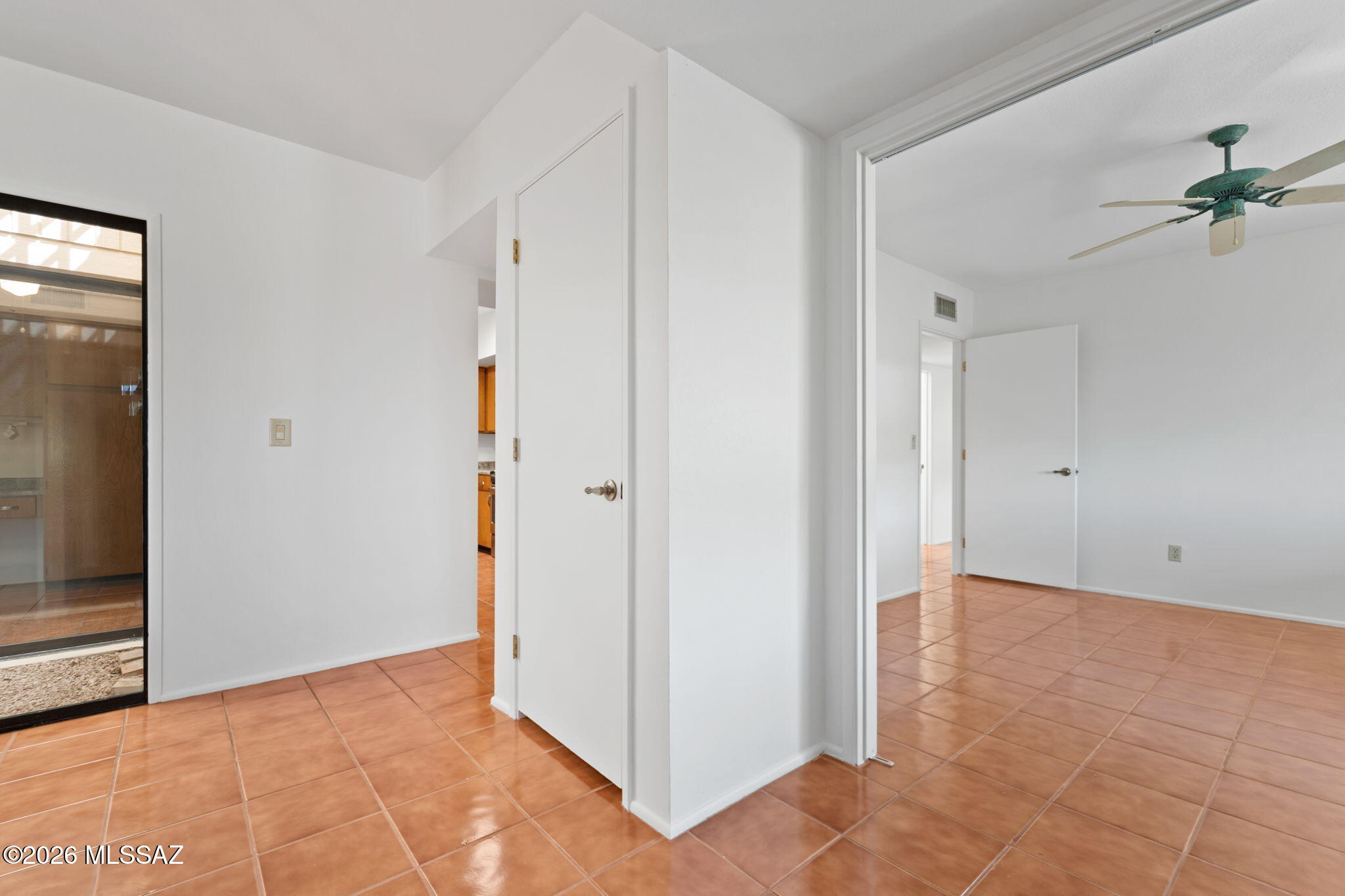 5406 N Camino De Las Brisas