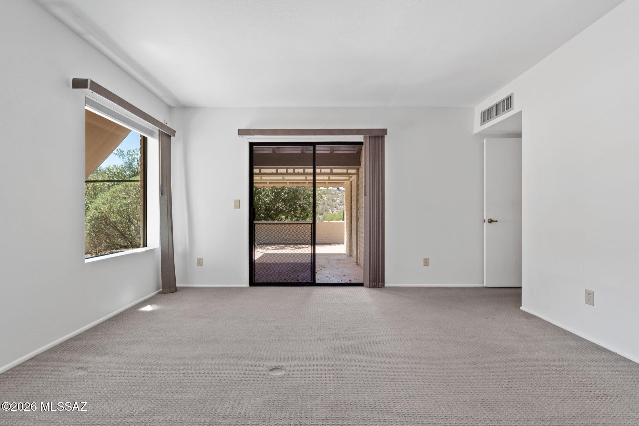 5406 N Camino De Las Brisas