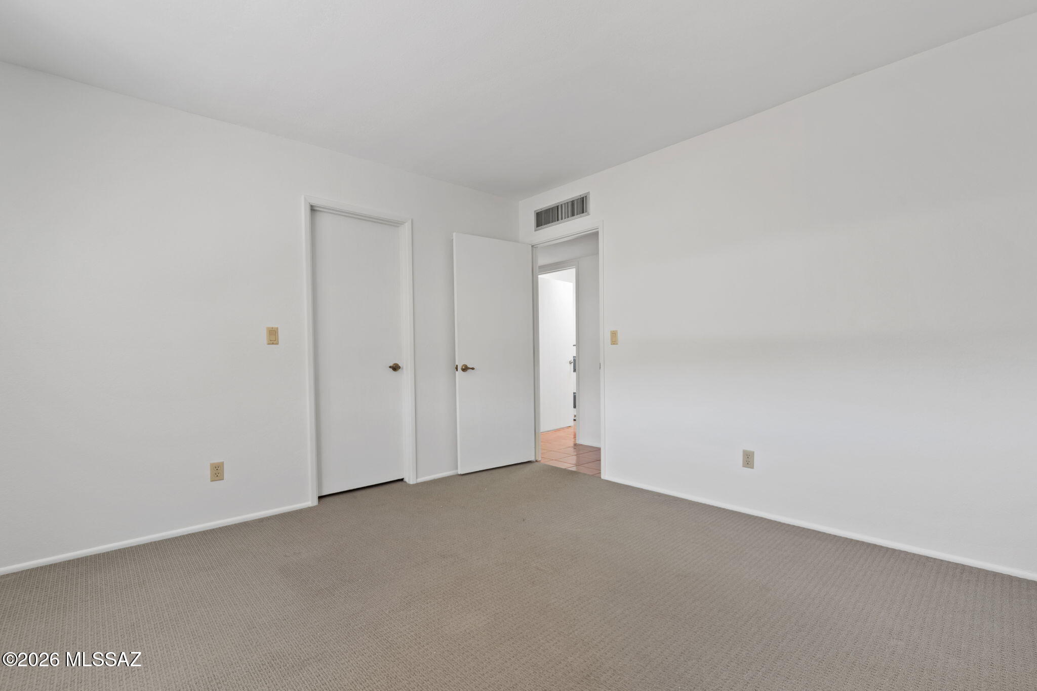 5406 N Camino De Las Brisas
