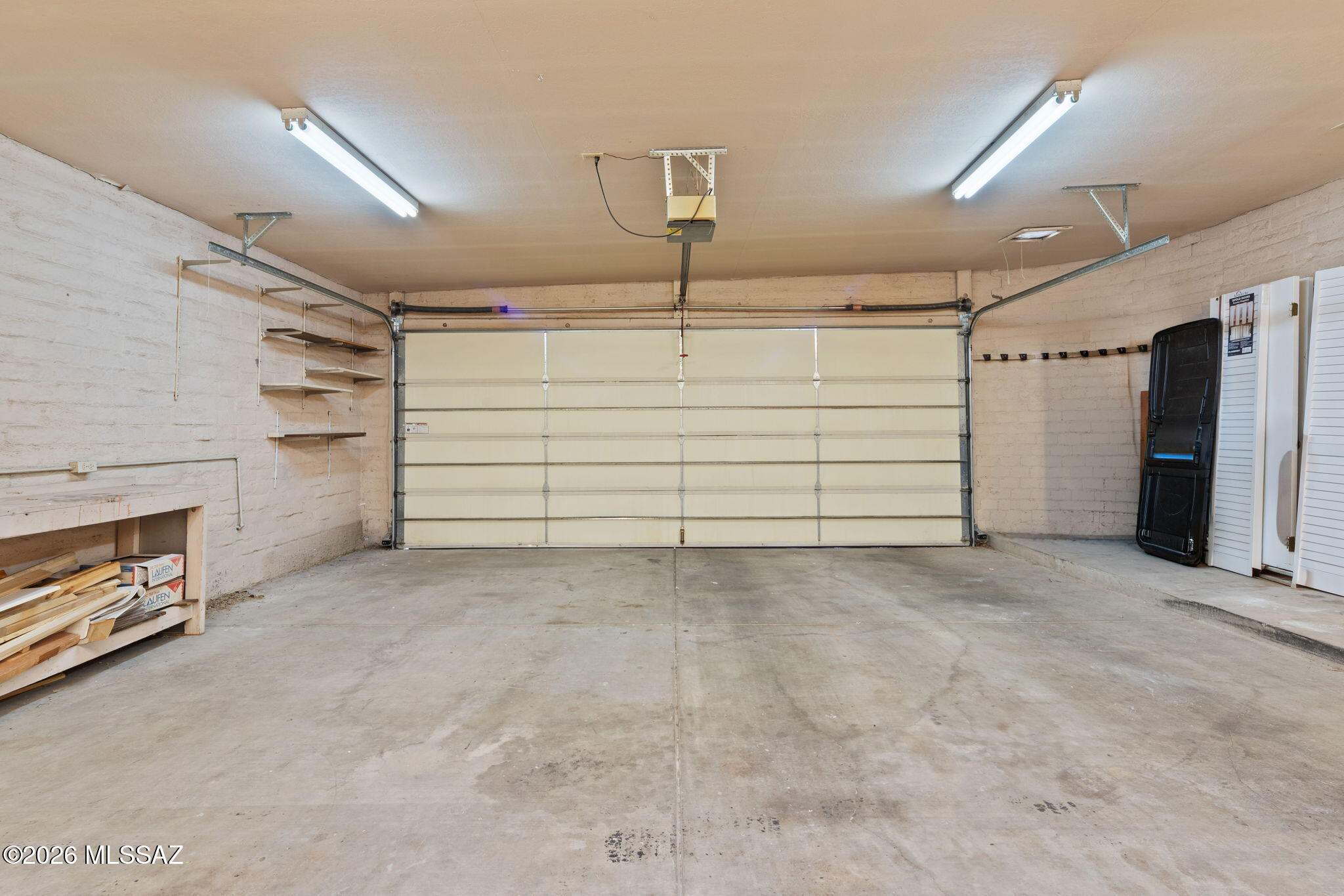 5406 N Camino De Las Brisas