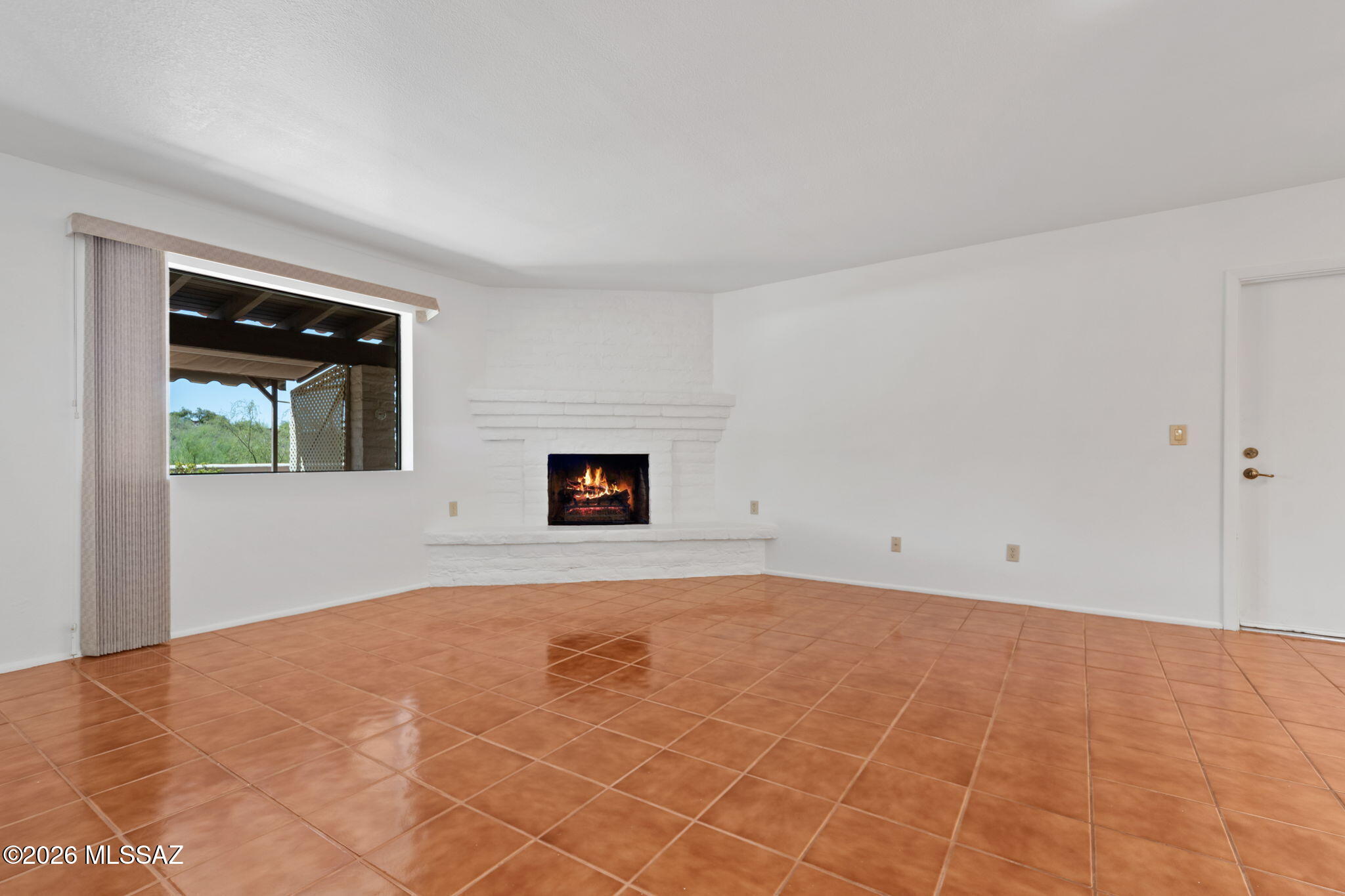 5406 N Camino De Las Brisas