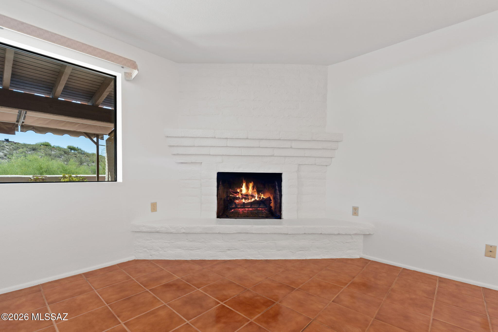 5406 N Camino De Las Brisas