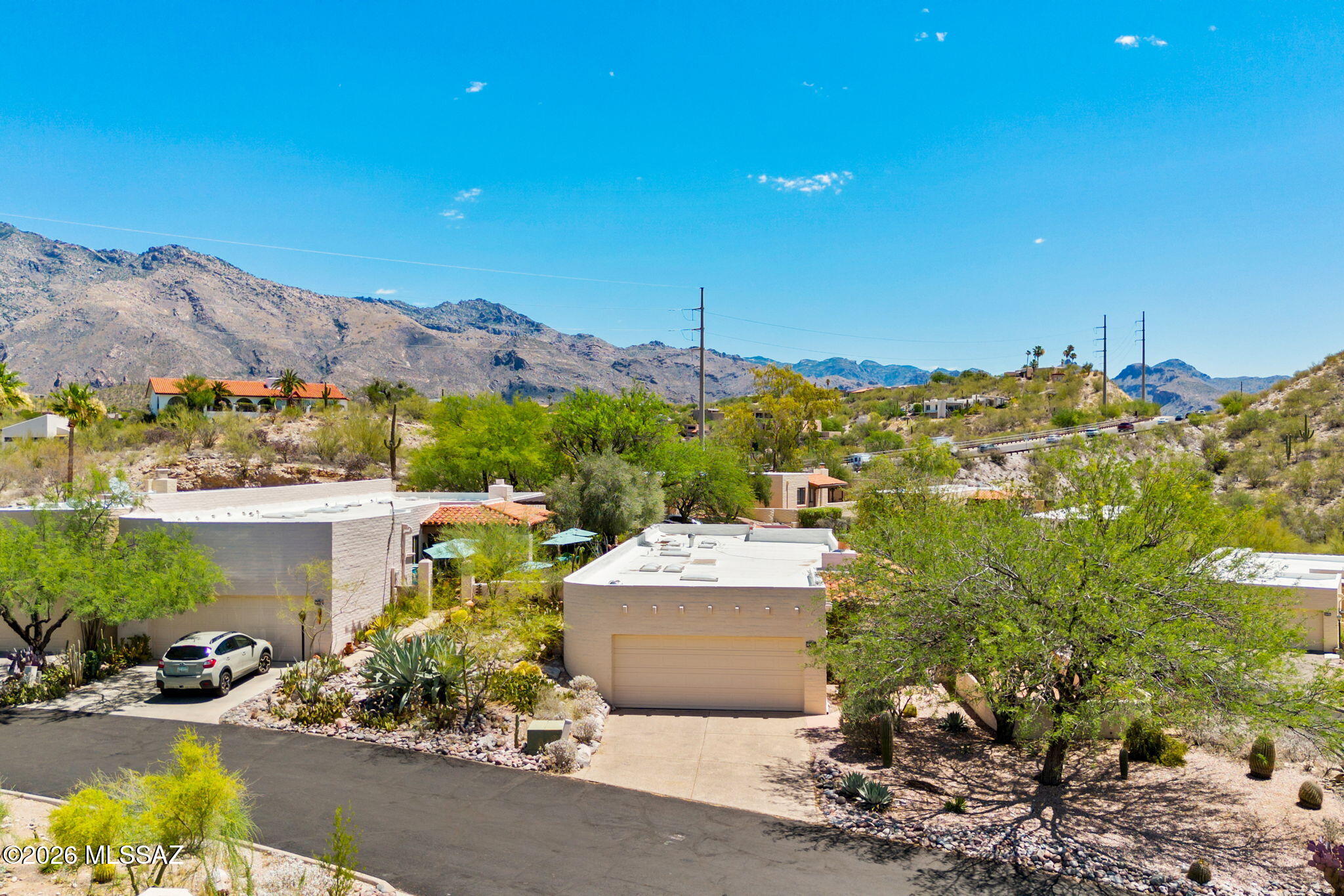 5406 N Camino De Las Brisas