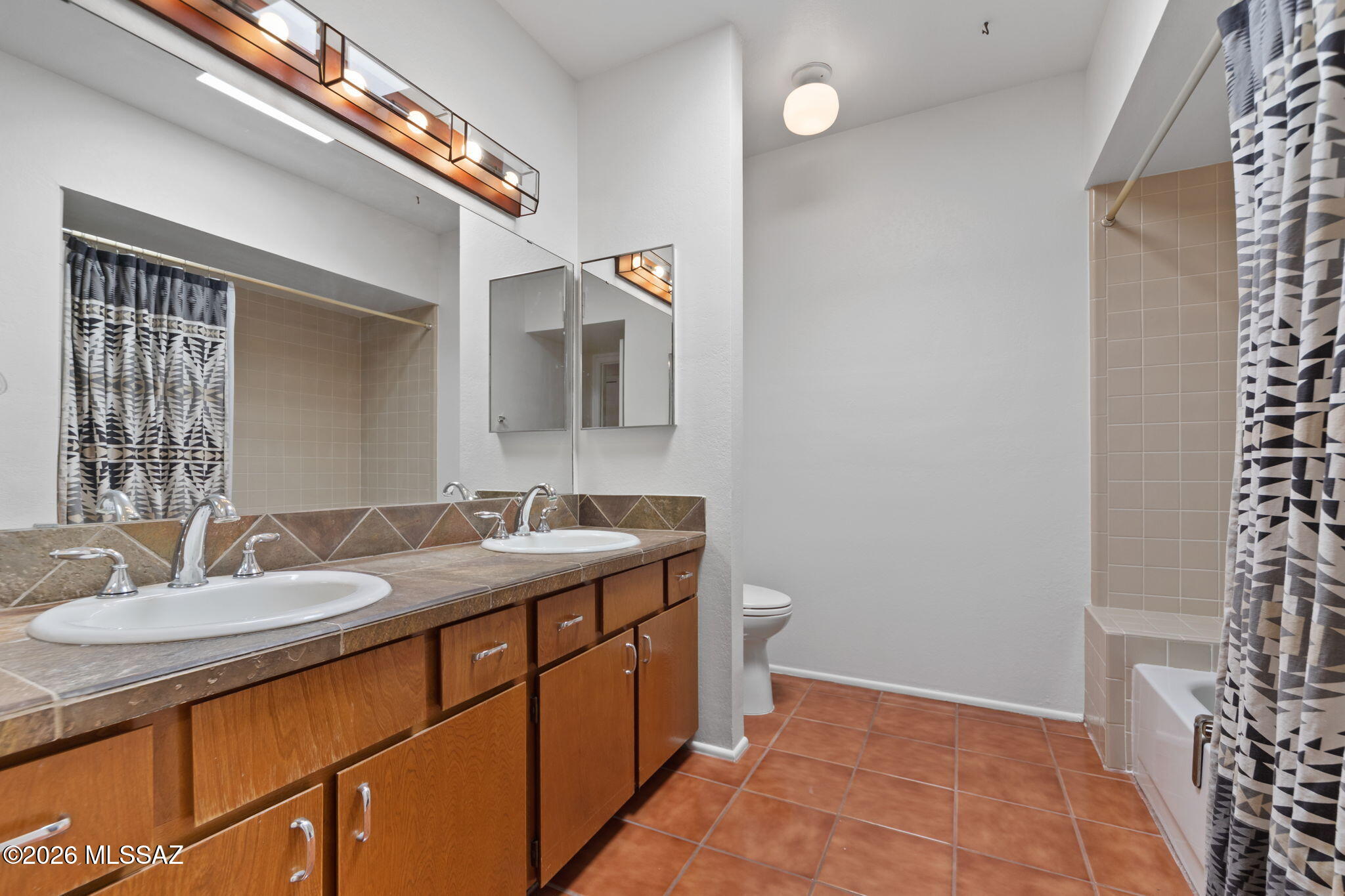5406 N Camino De Las Brisas