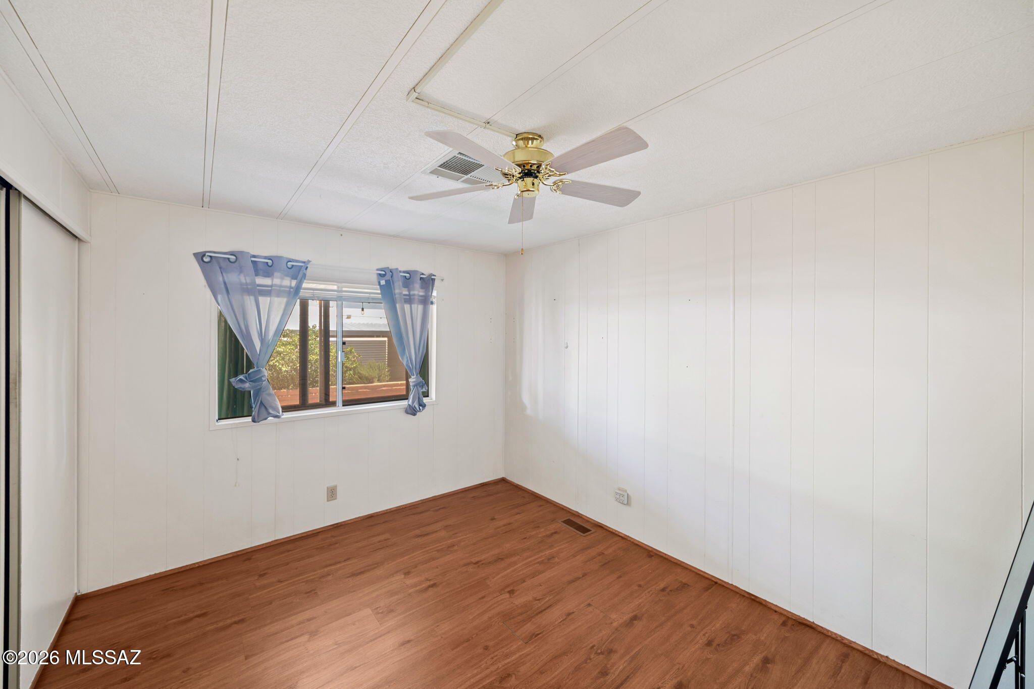 145 W Mora Drive