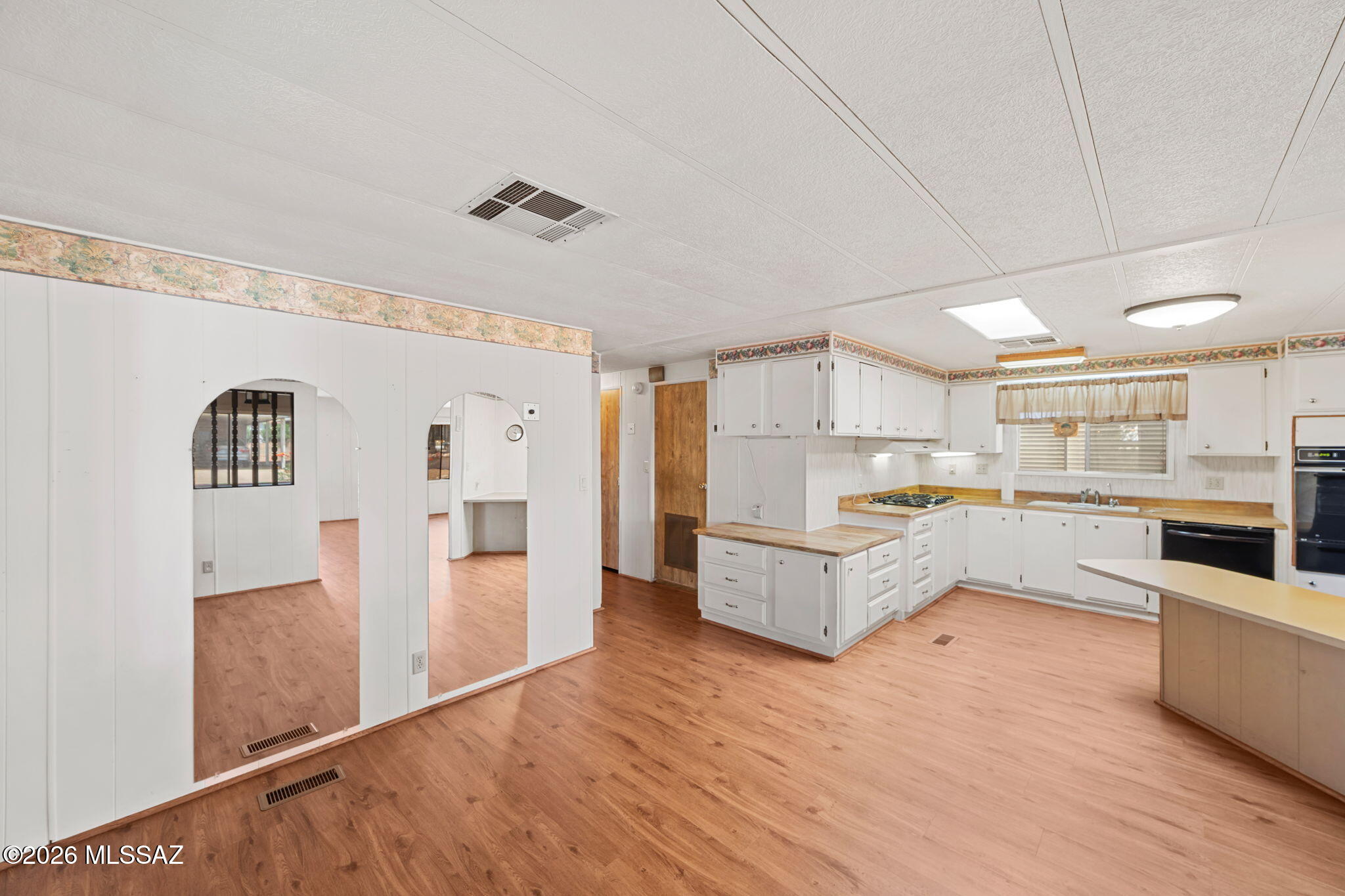 145 W Mora Drive