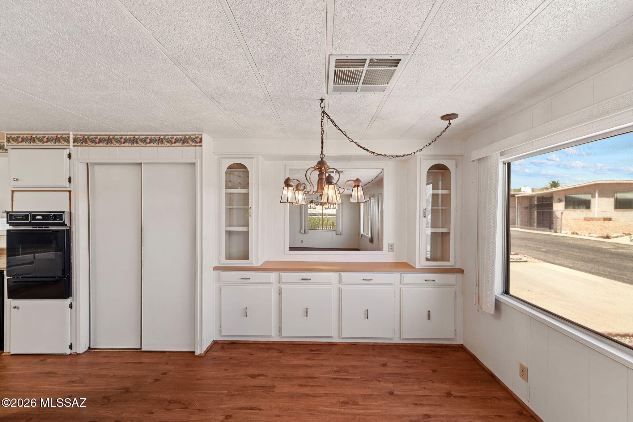 145 W Mora Drive