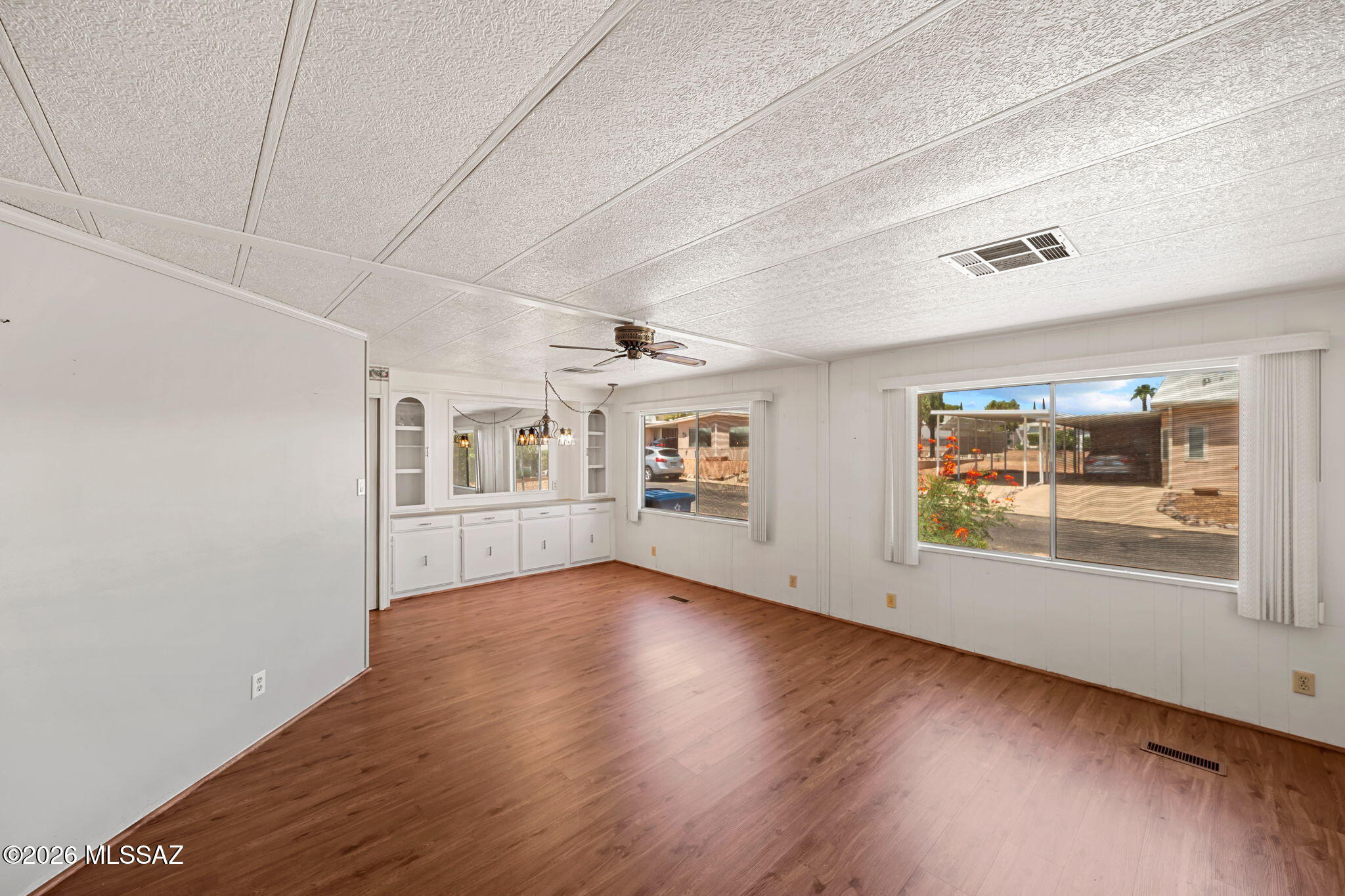 145 W Mora Drive