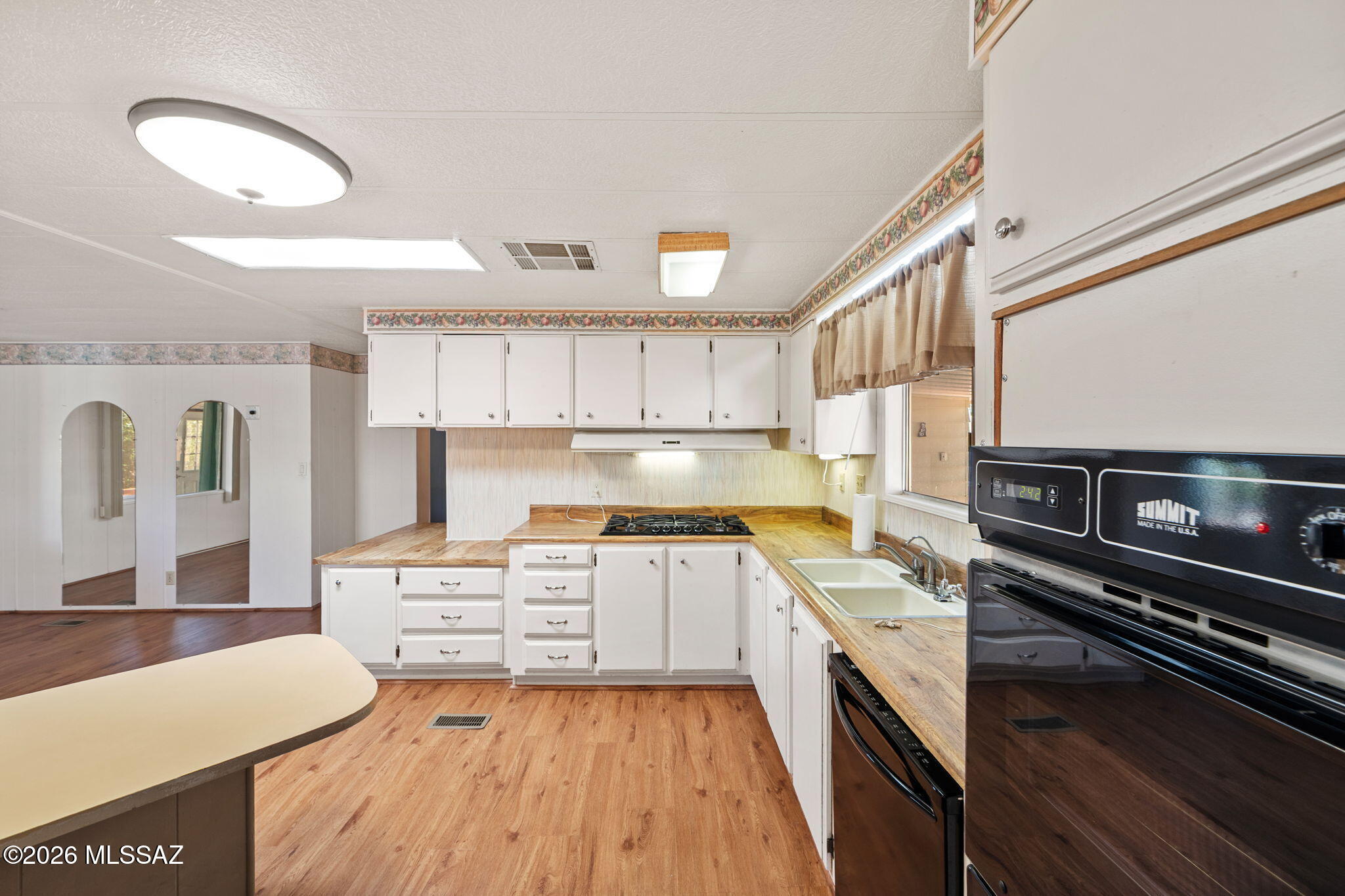 145 W Mora Drive