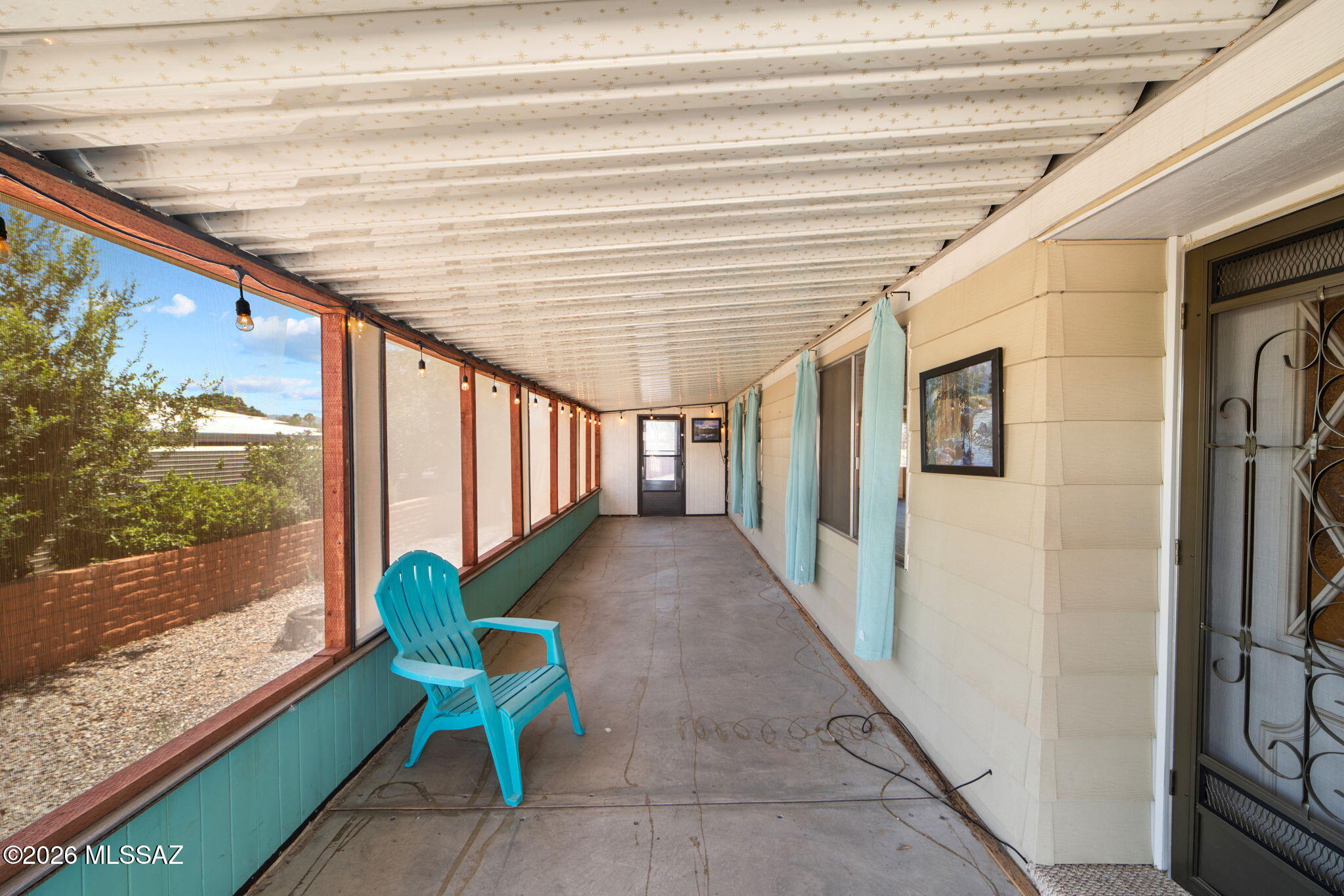 145 W Mora Drive
