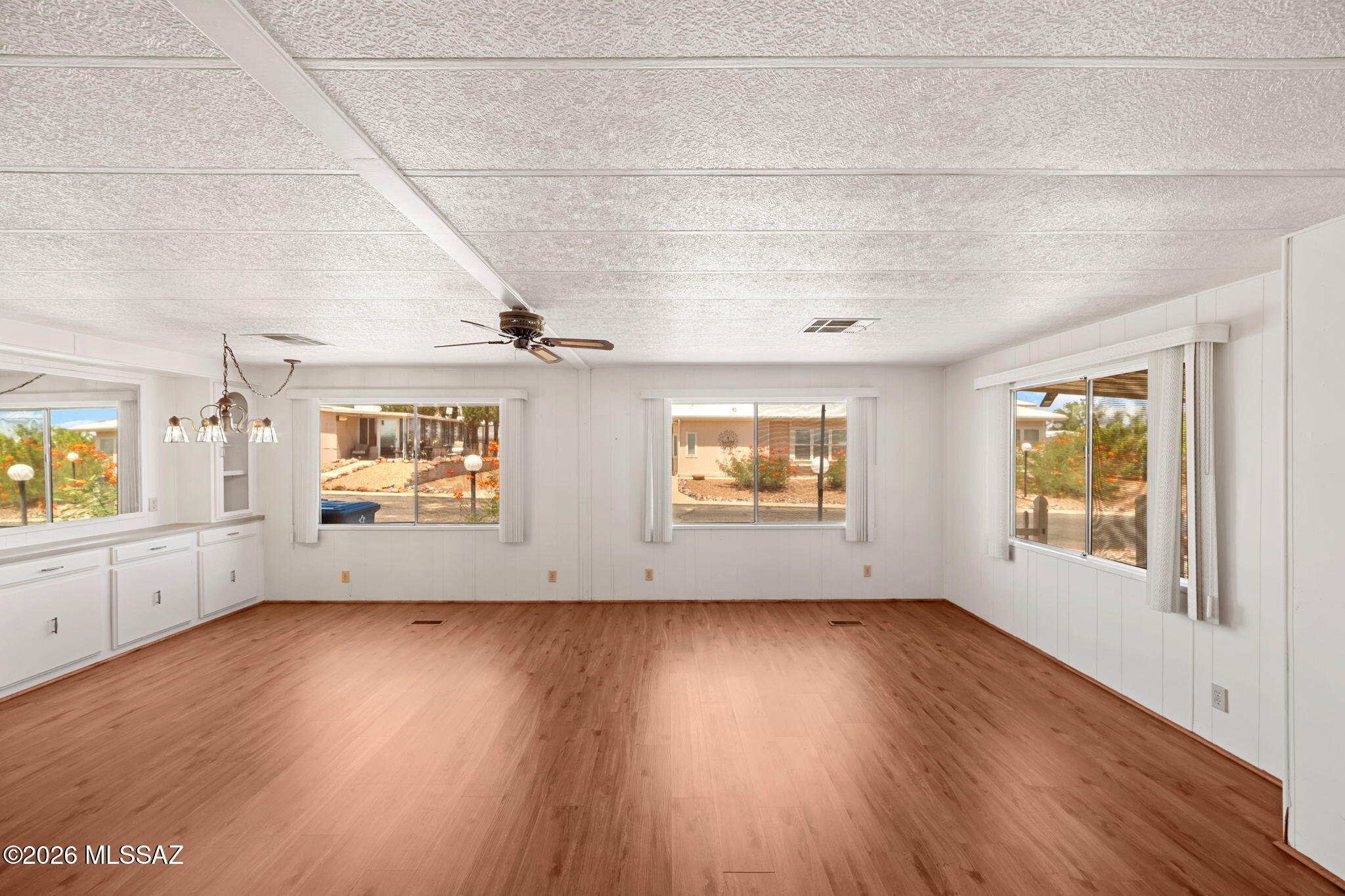 145 W Mora Drive