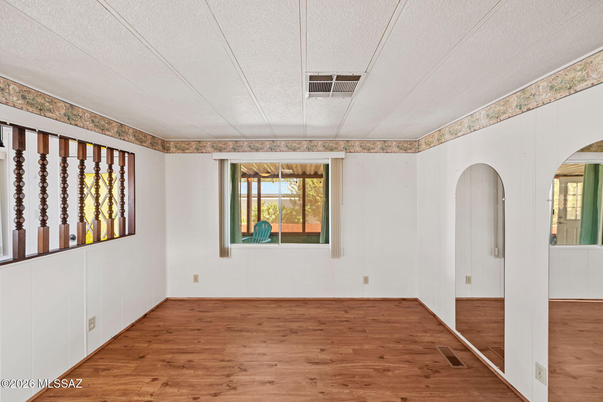 145 W Mora Drive