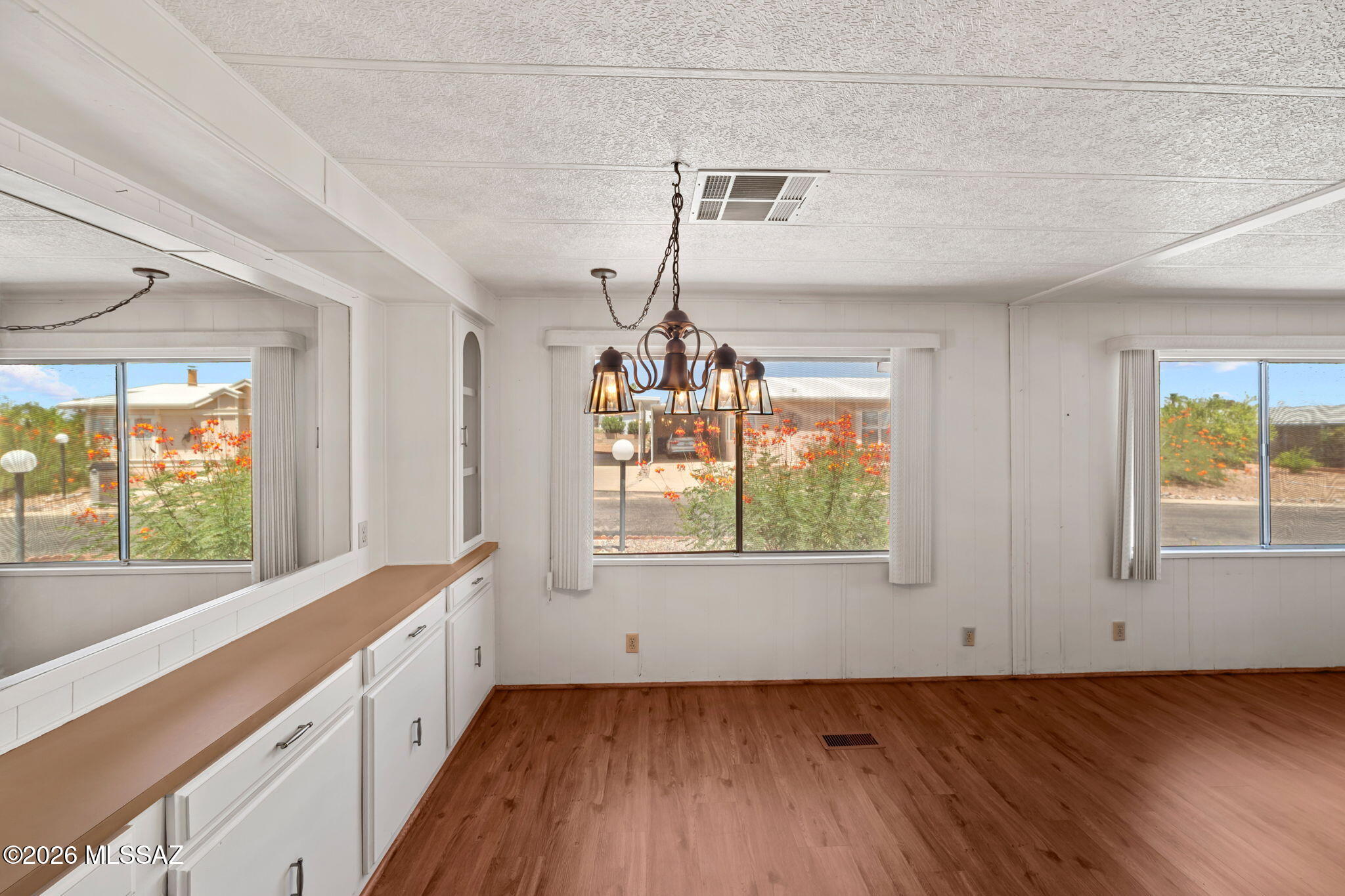 145 W Mora Drive
