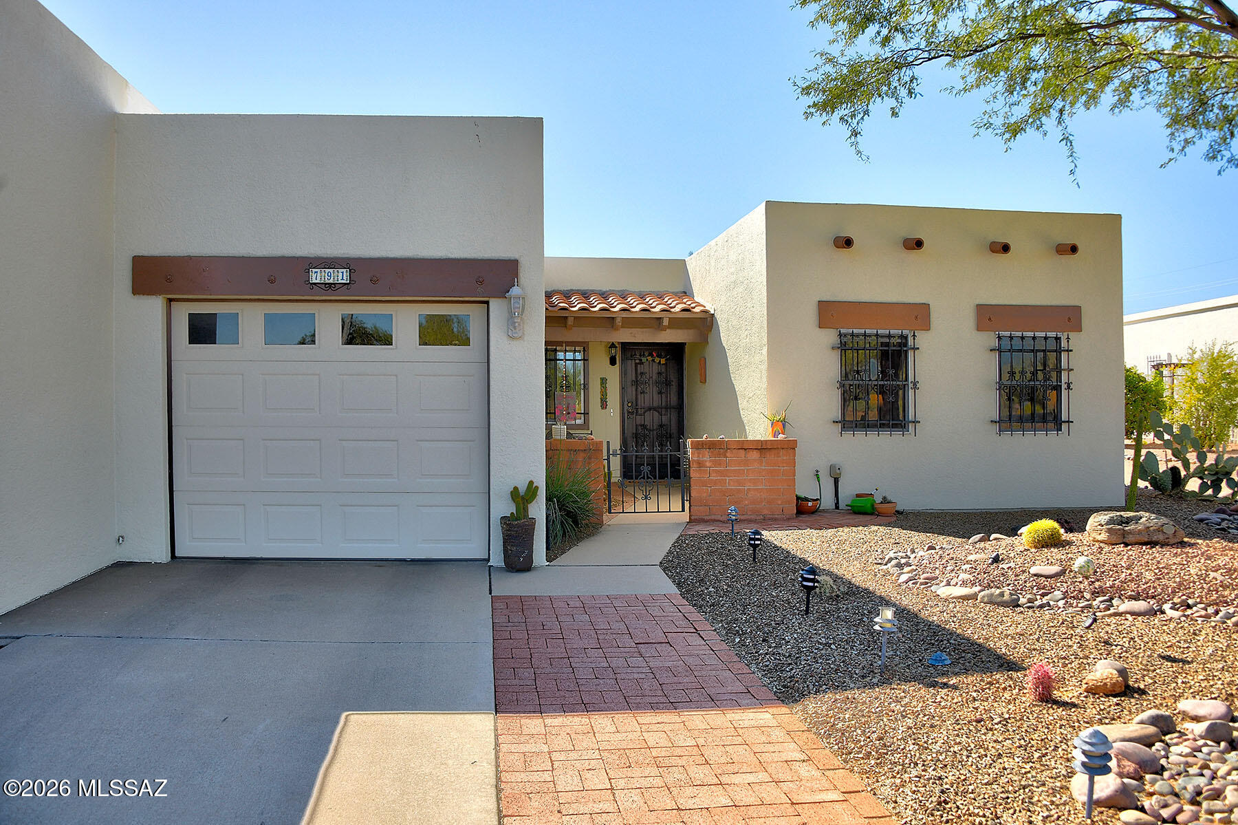 791 W Calle De Alegria