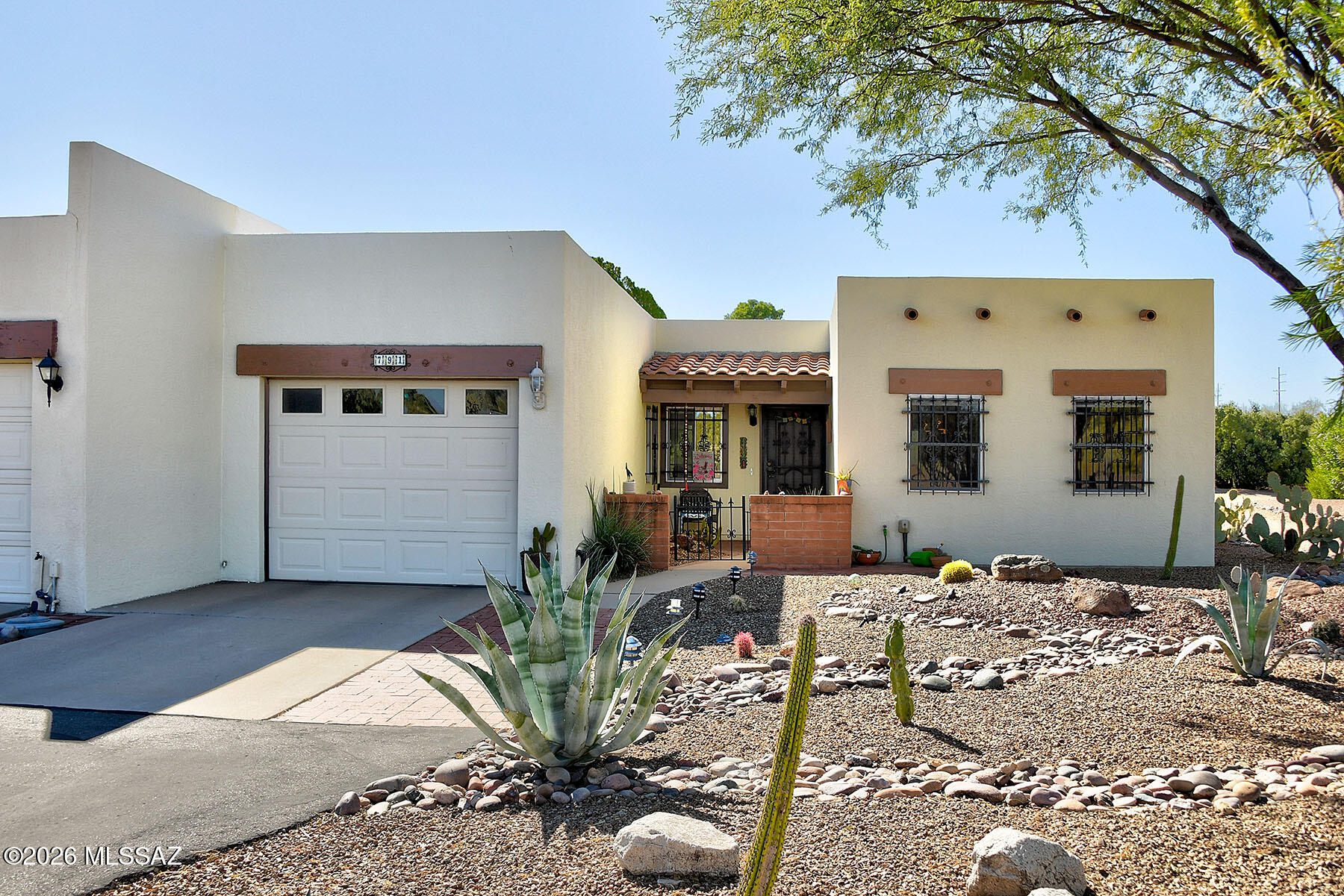 791 W Calle De Alegria