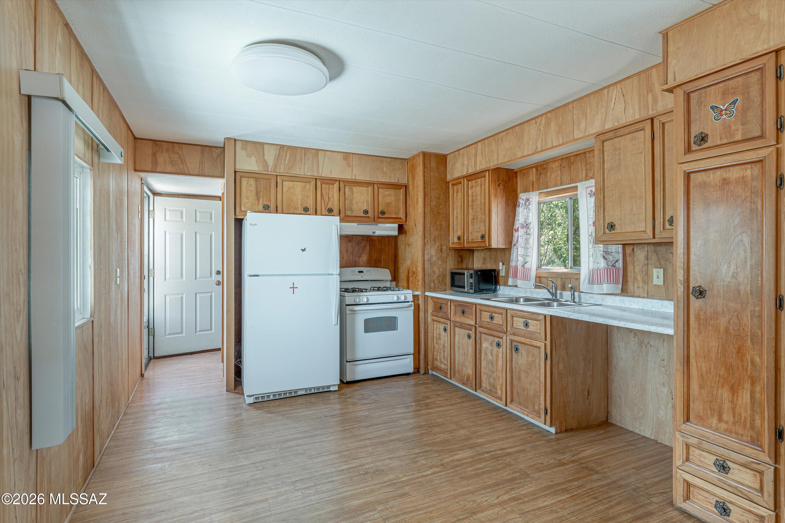 540 W Limberlost Drive E28
