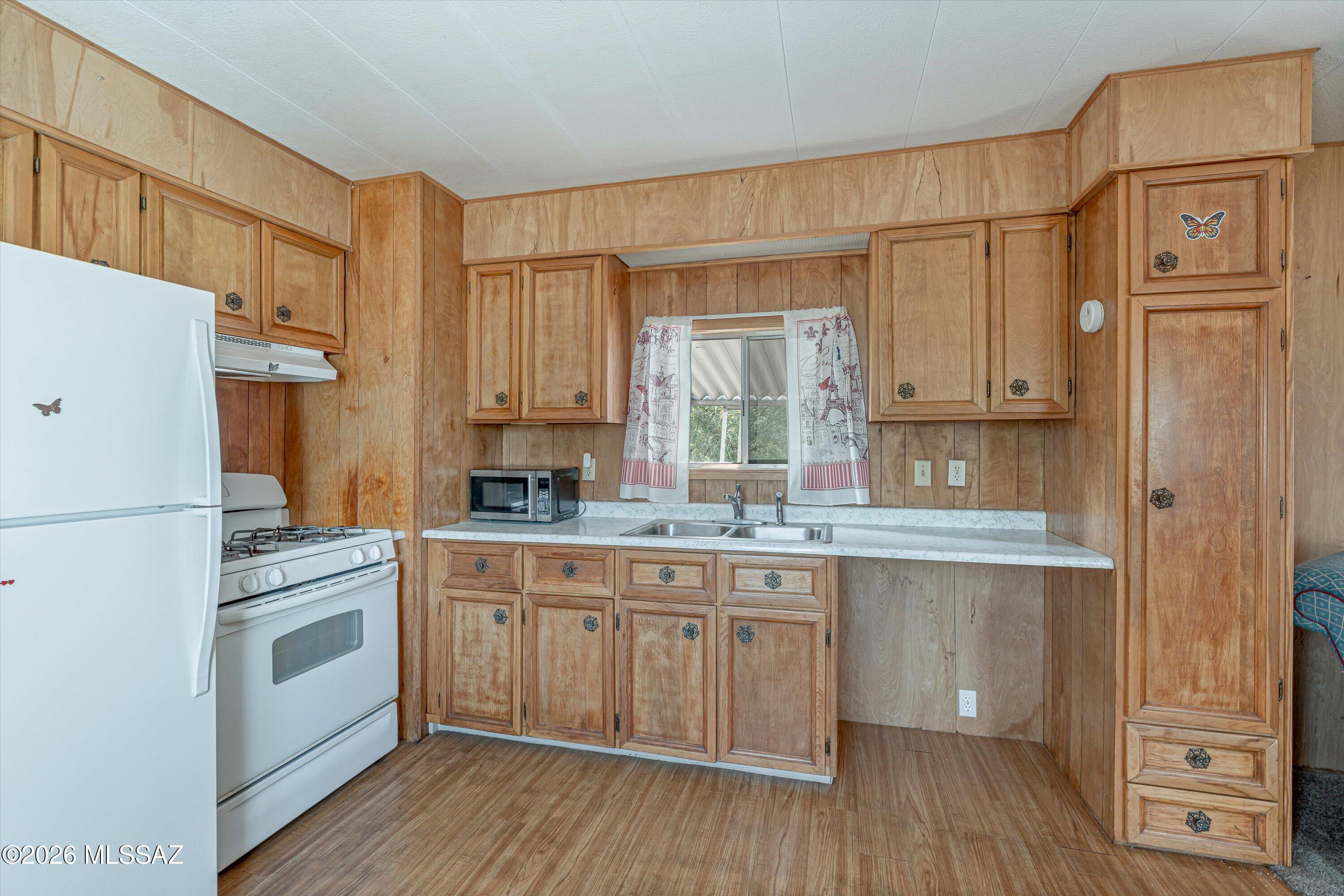 540 W Limberlost Drive E28
