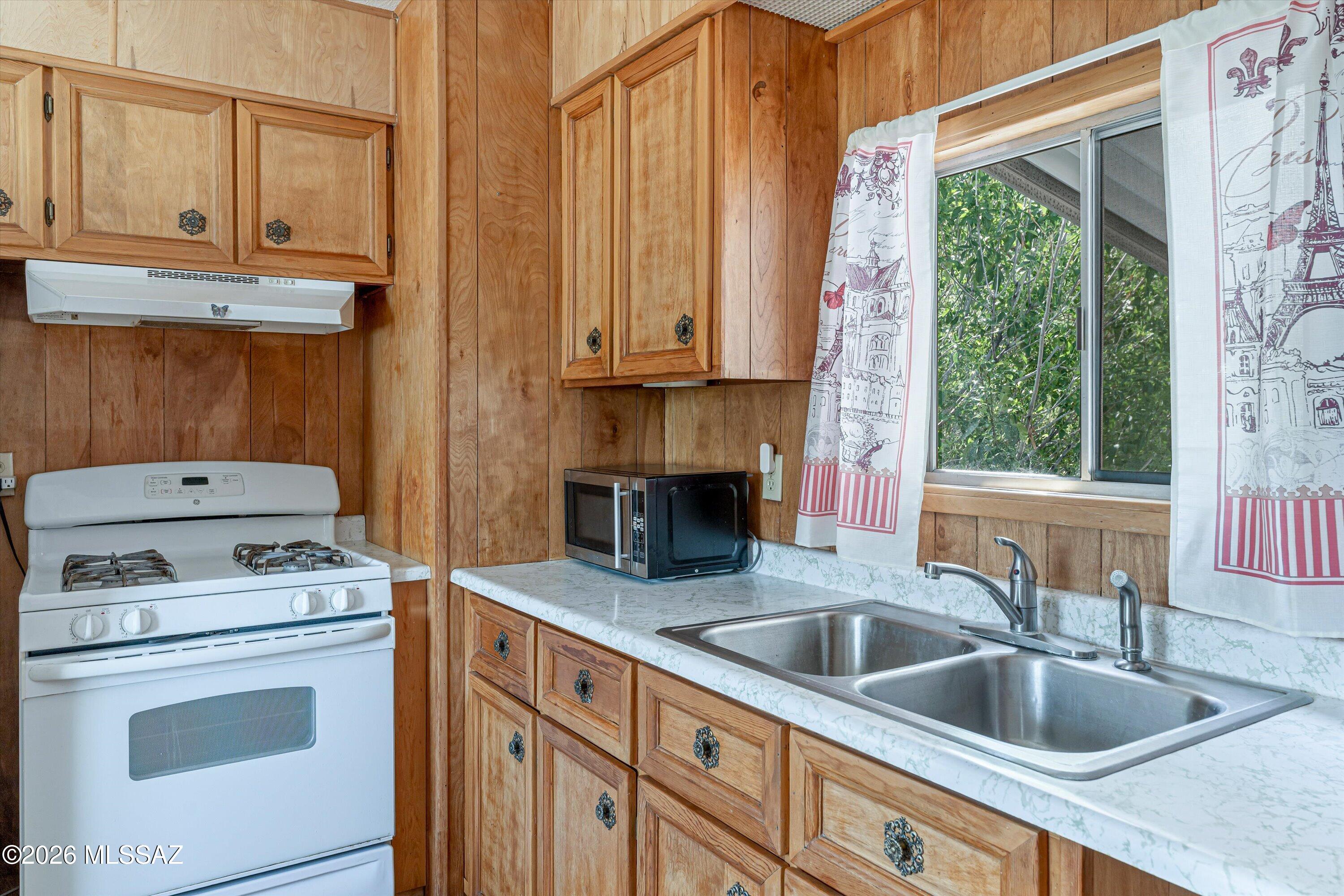 540 W Limberlost Drive E28