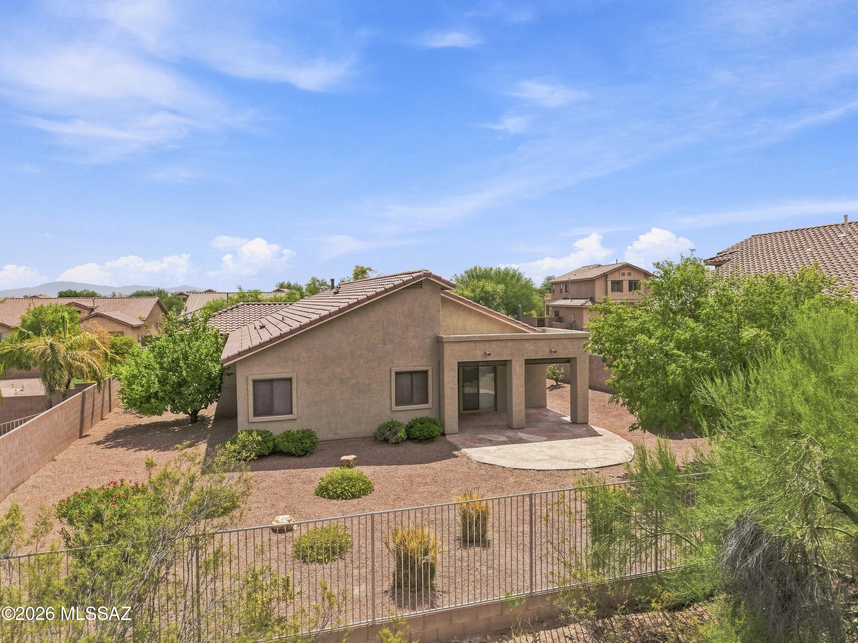 8005 N Iron Ridge Drive