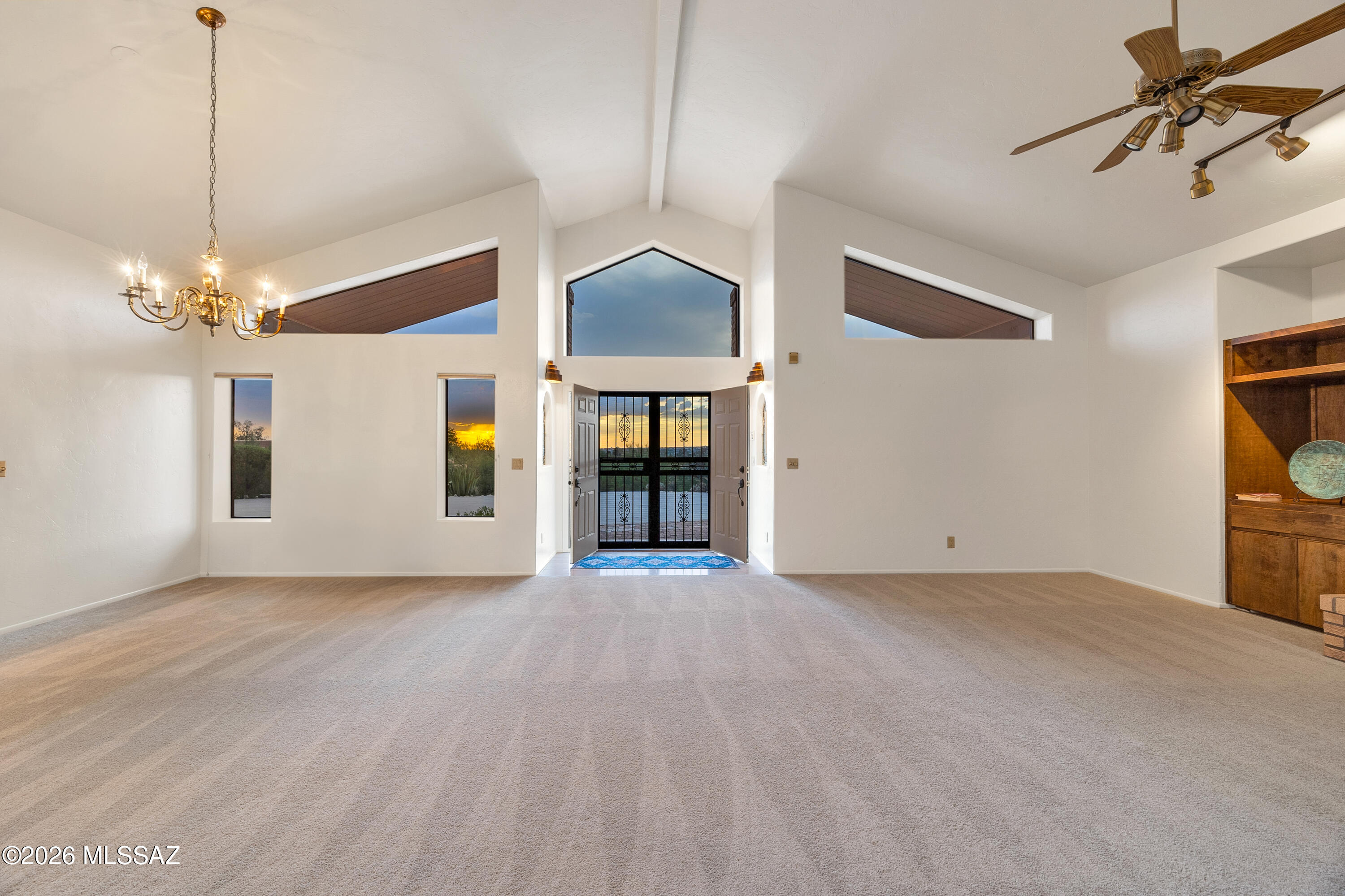 1060 E Canada Vista Place