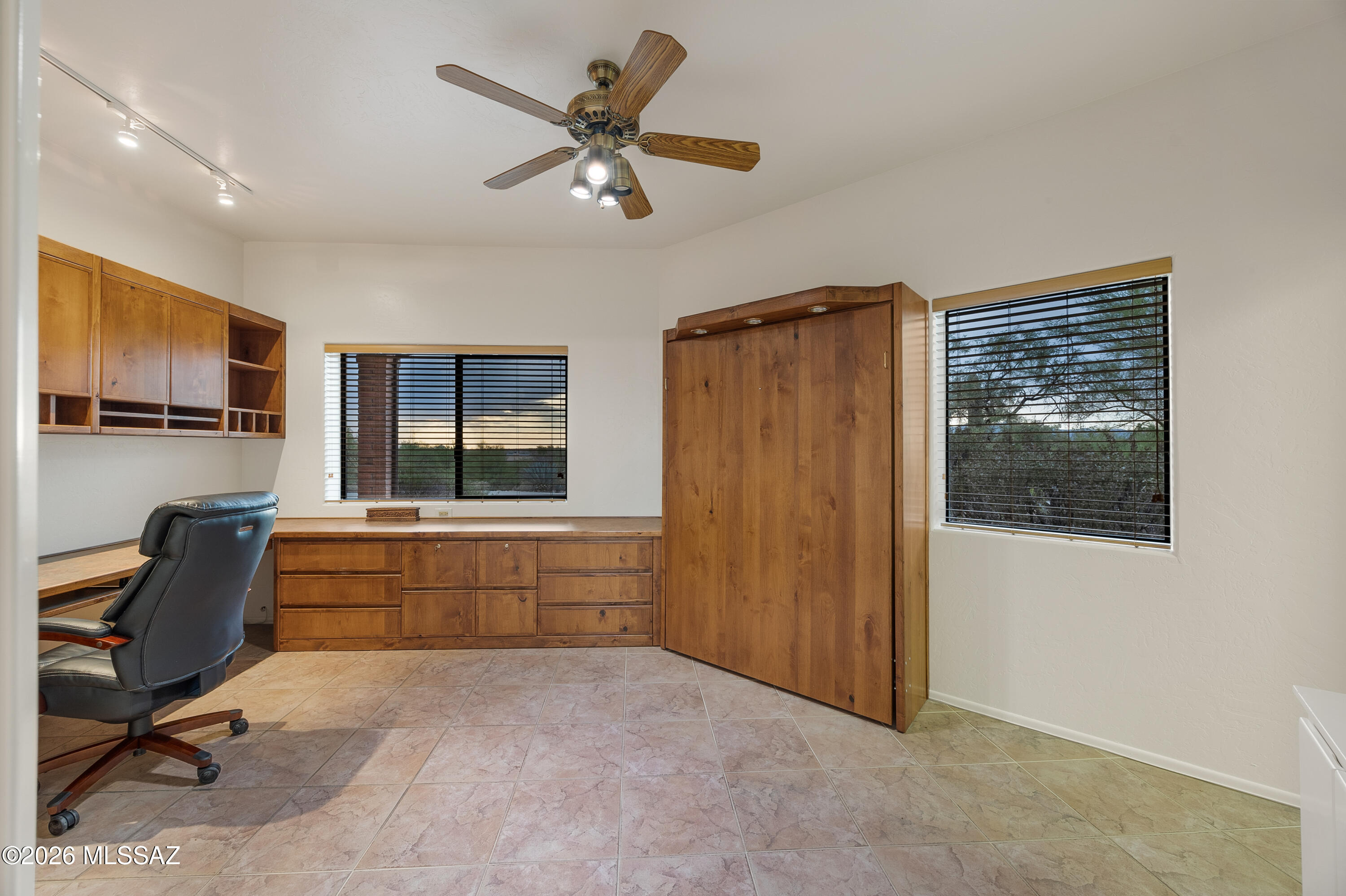 1060 E Canada Vista Place