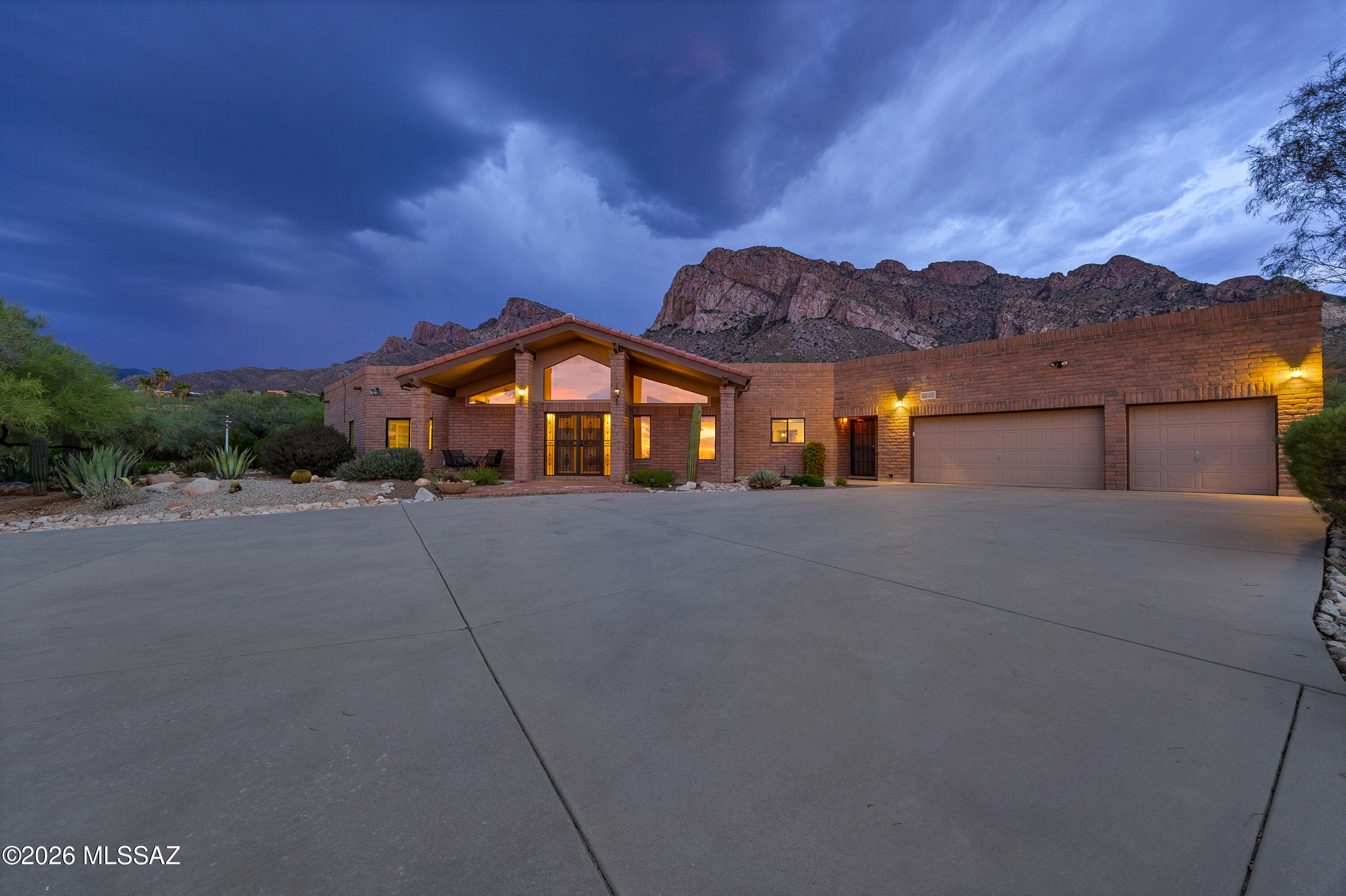 1060 E Canada Vista Place