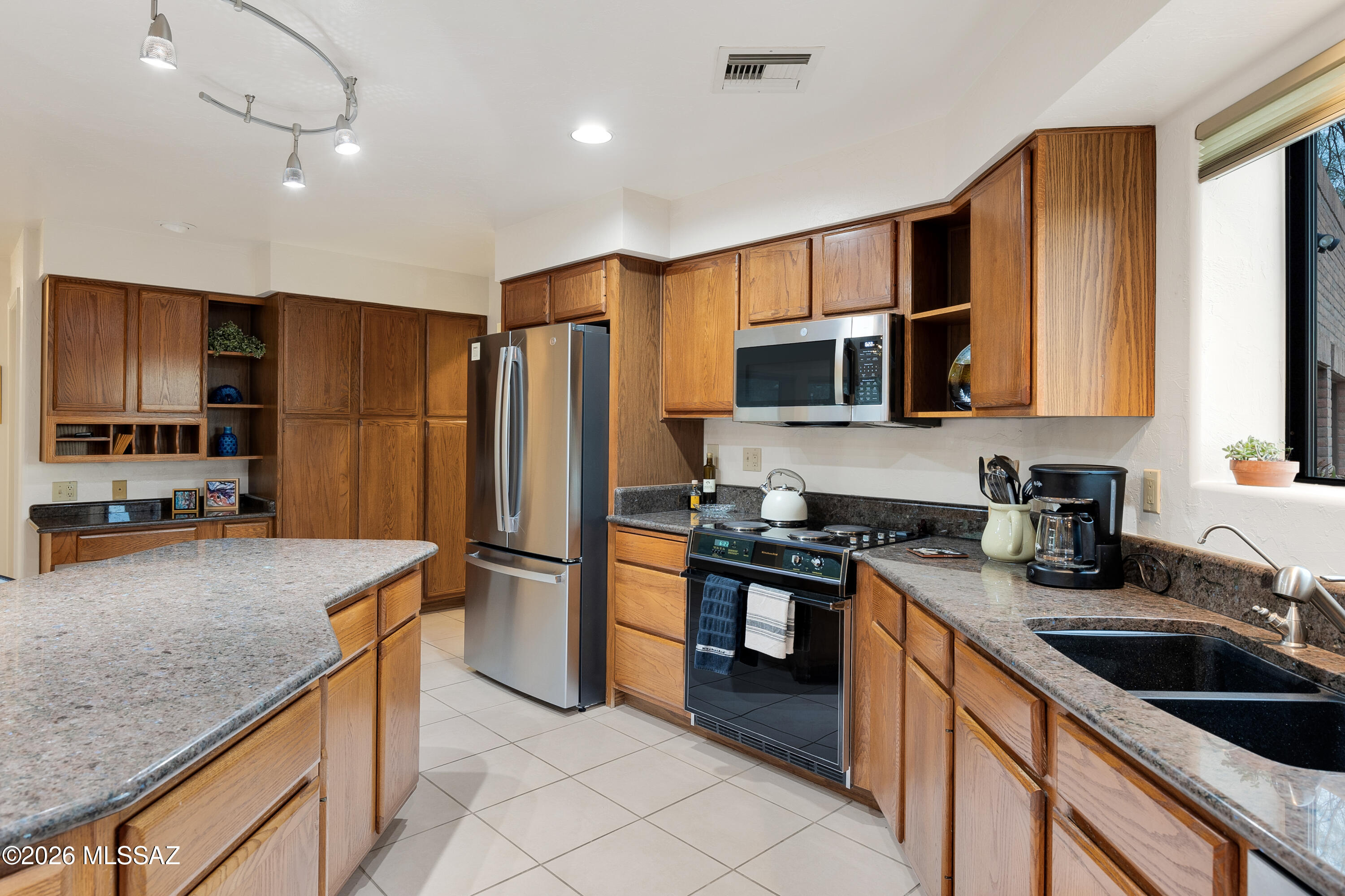 1060 E Canada Vista Place