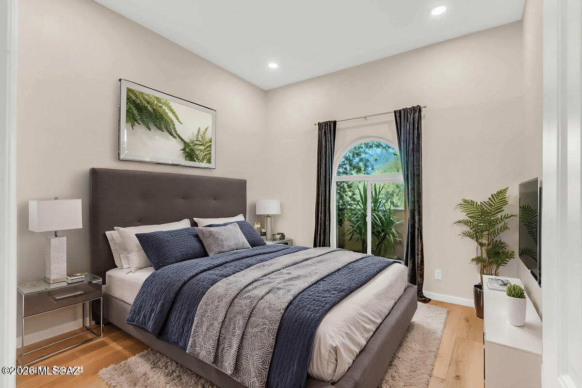 5833 N Placita Del Baron